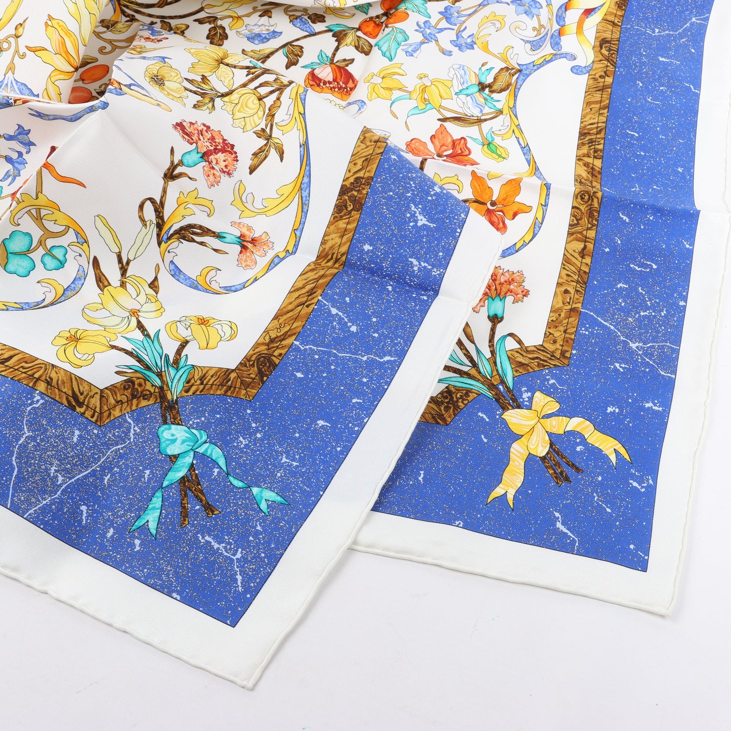 Hermès Carré 90 "PIERRES d' ORIENT et d' OCCIDENT" 100% Silk Scarf in Navy x Beige