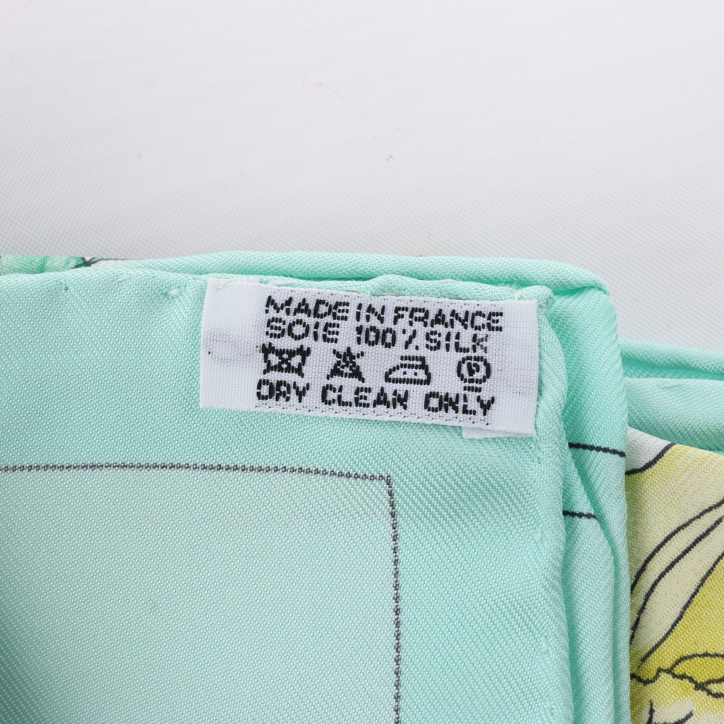 Hermès Carré 90 „Pythagore“ Schal aus 100 % Seide in Grün
