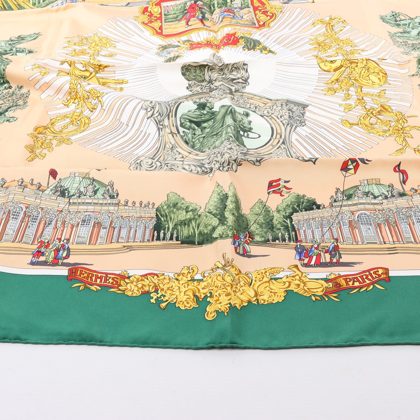 Hermès Carré 90 „SANSSOUCY“ 100% Seidenschal in Grün
