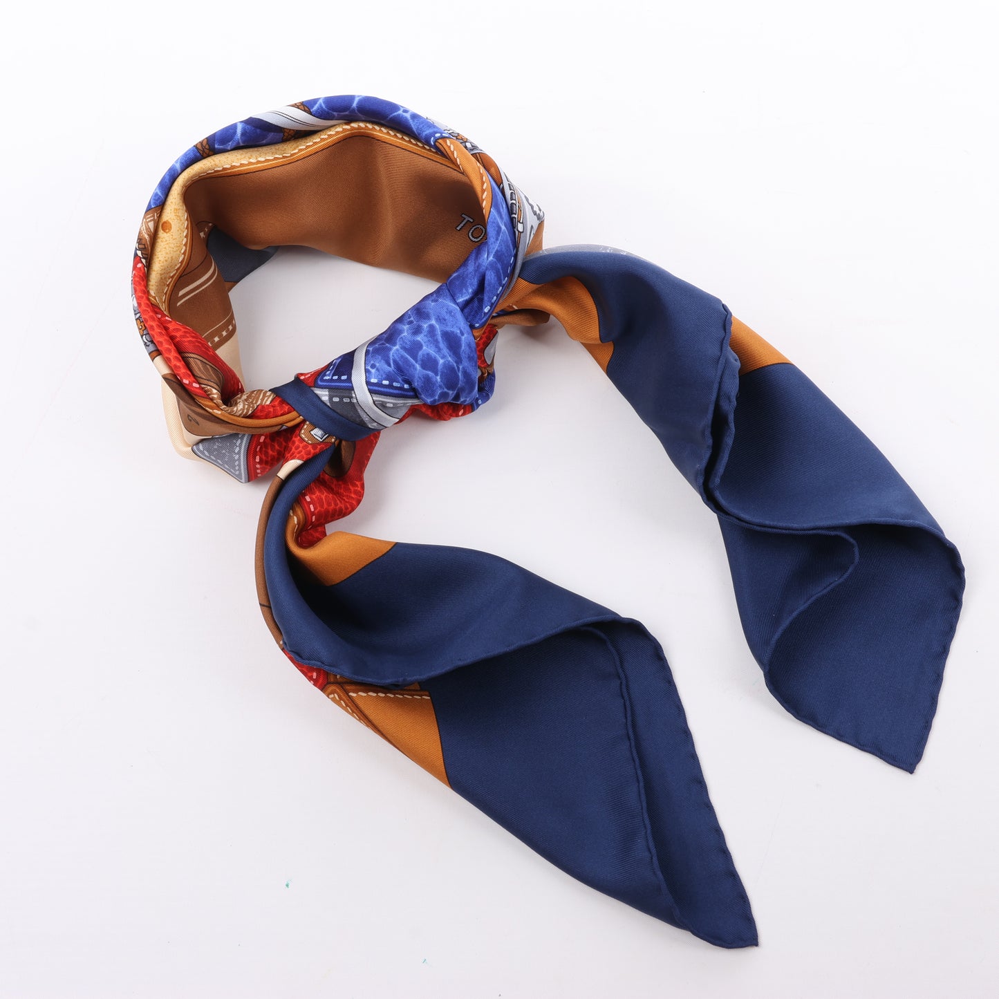 Hermès Carré 90 "TOUT CUIR" 100% Soie Foulard en Bleu Marine