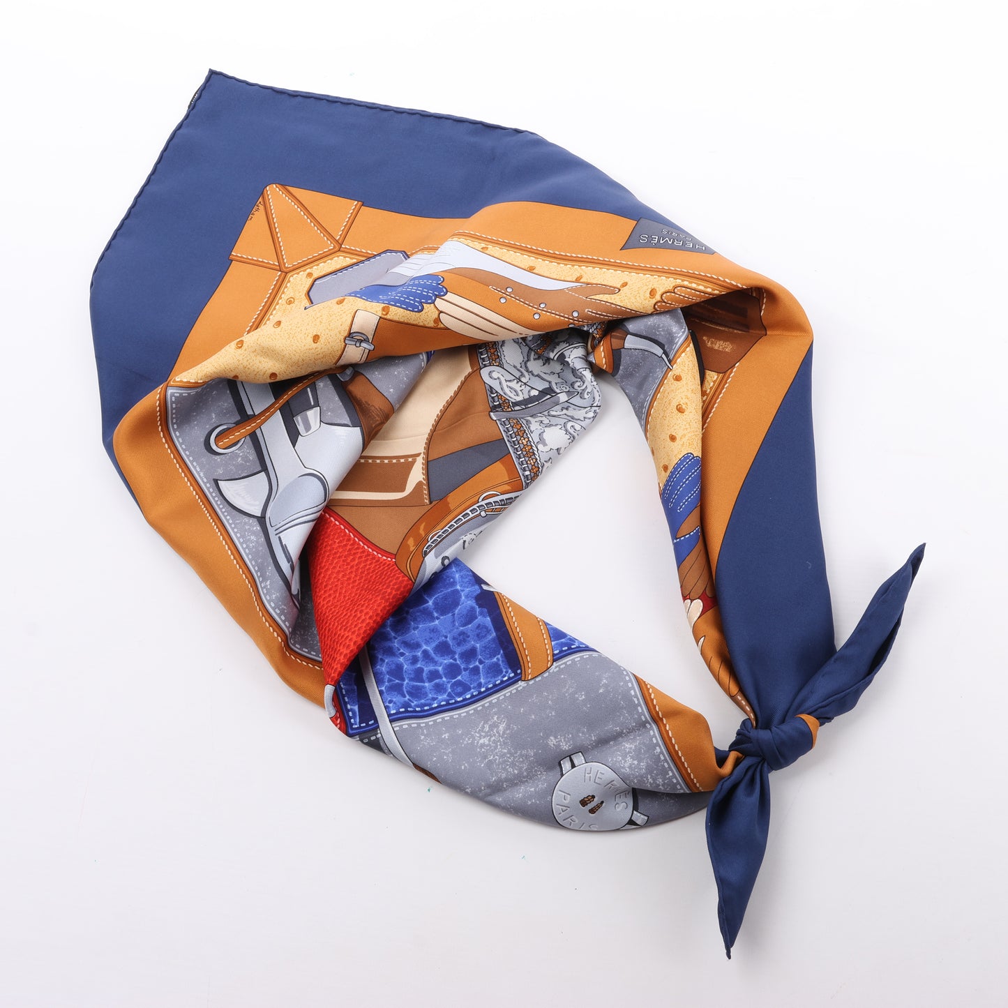 Hermès Carré 90 "TOUT CUIR" 100% Soie Foulard en Bleu Marine