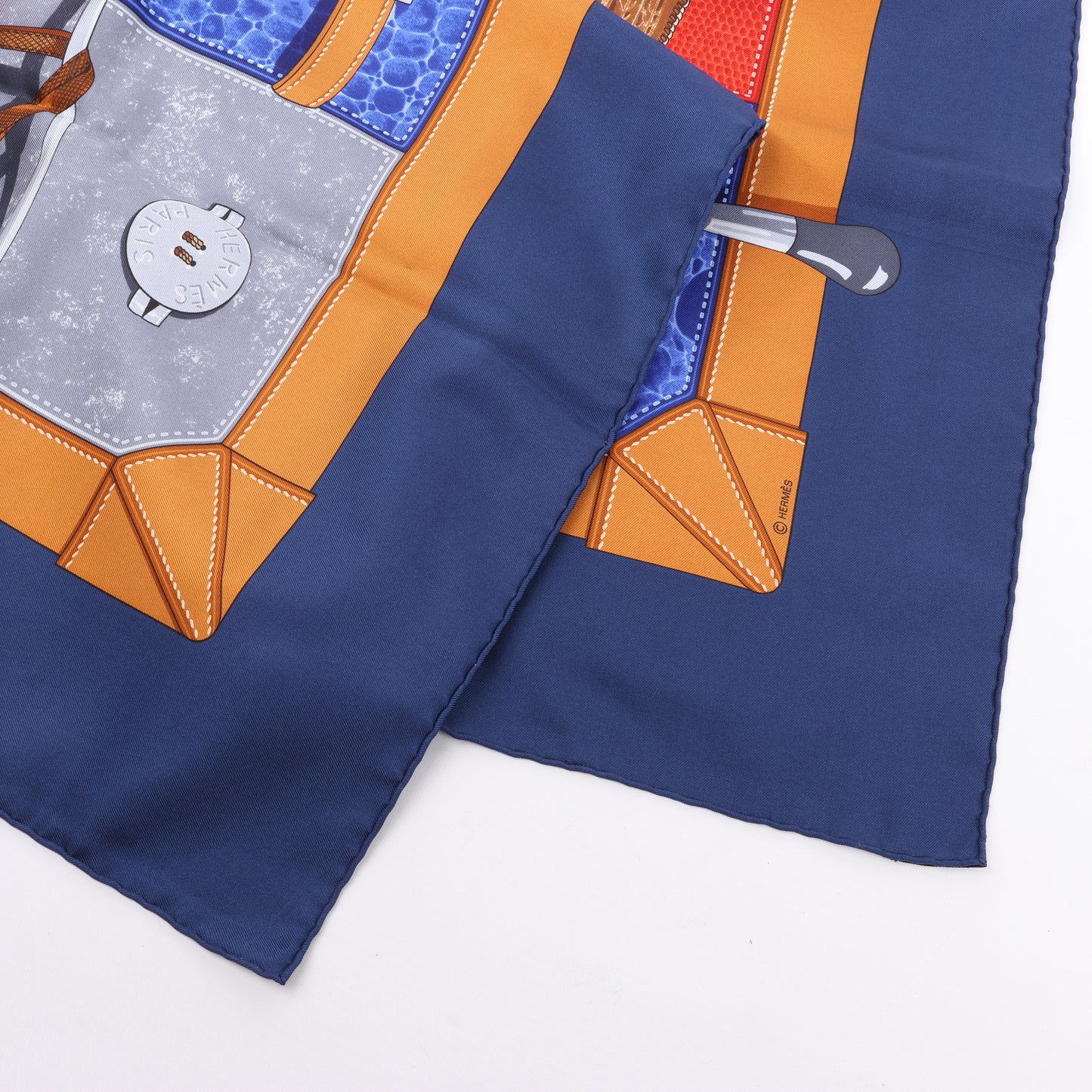 Hermès Carré 90 "TOUT CUIR" 100% Soie Foulard en Bleu Marine
