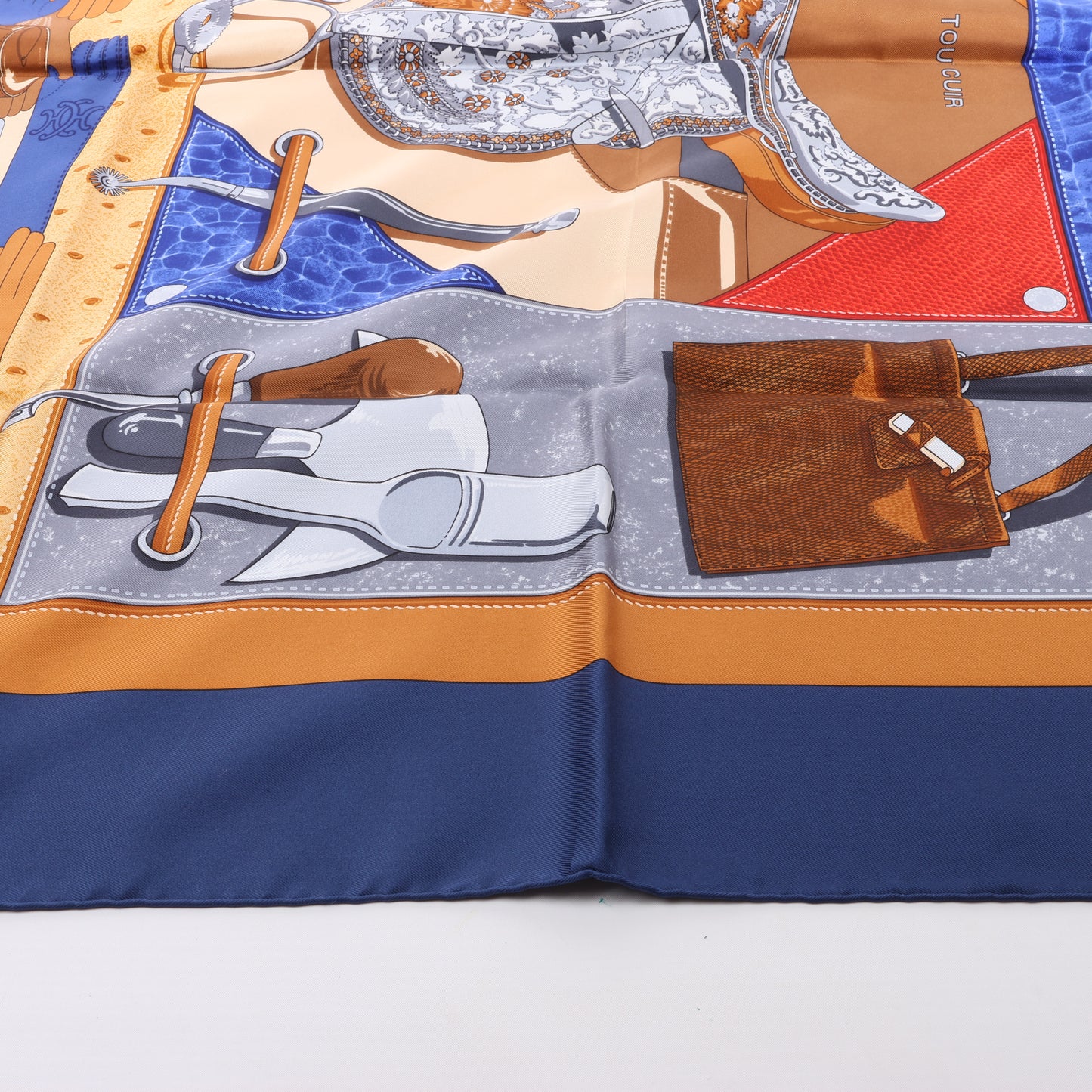 Hermès Carré 90 "TOUT CUIR" 100% Soie Foulard en Bleu Marine