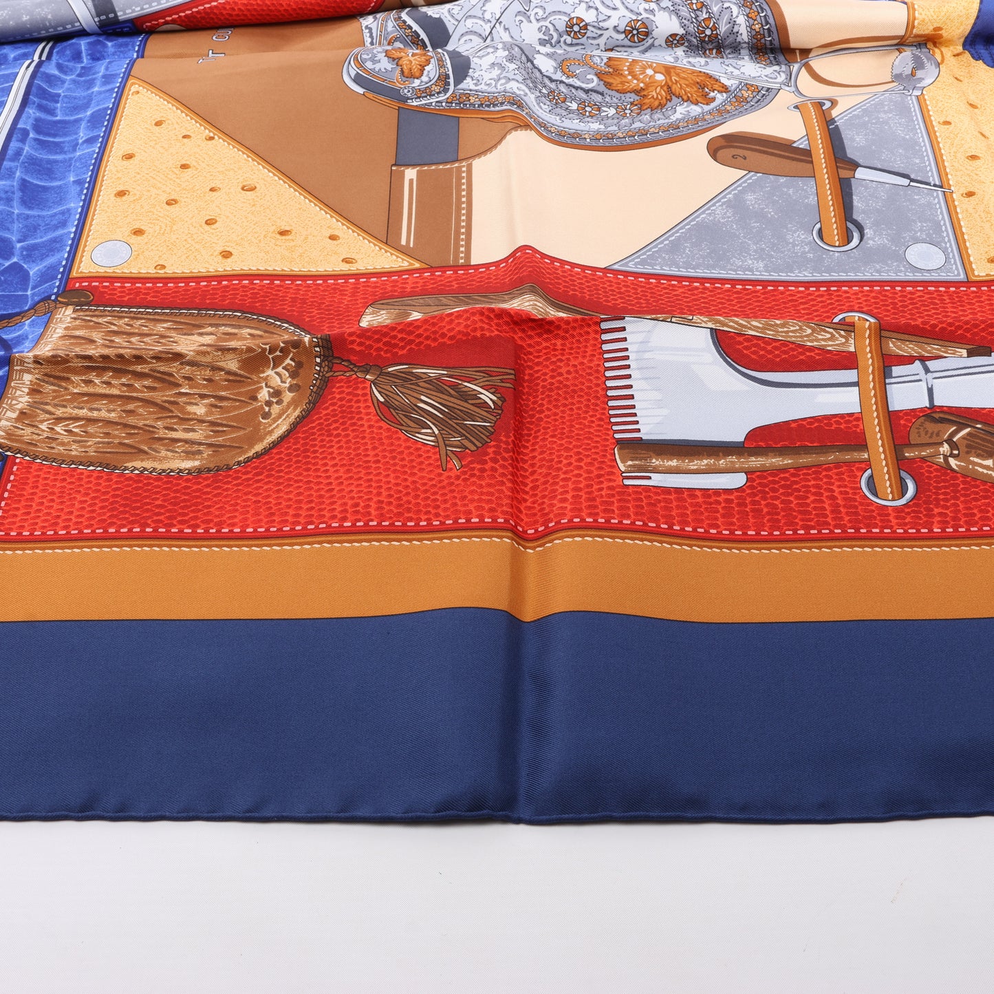 Hermès Carré 90 "TOUT CUIR" 100% Soie Foulard en Bleu Marine