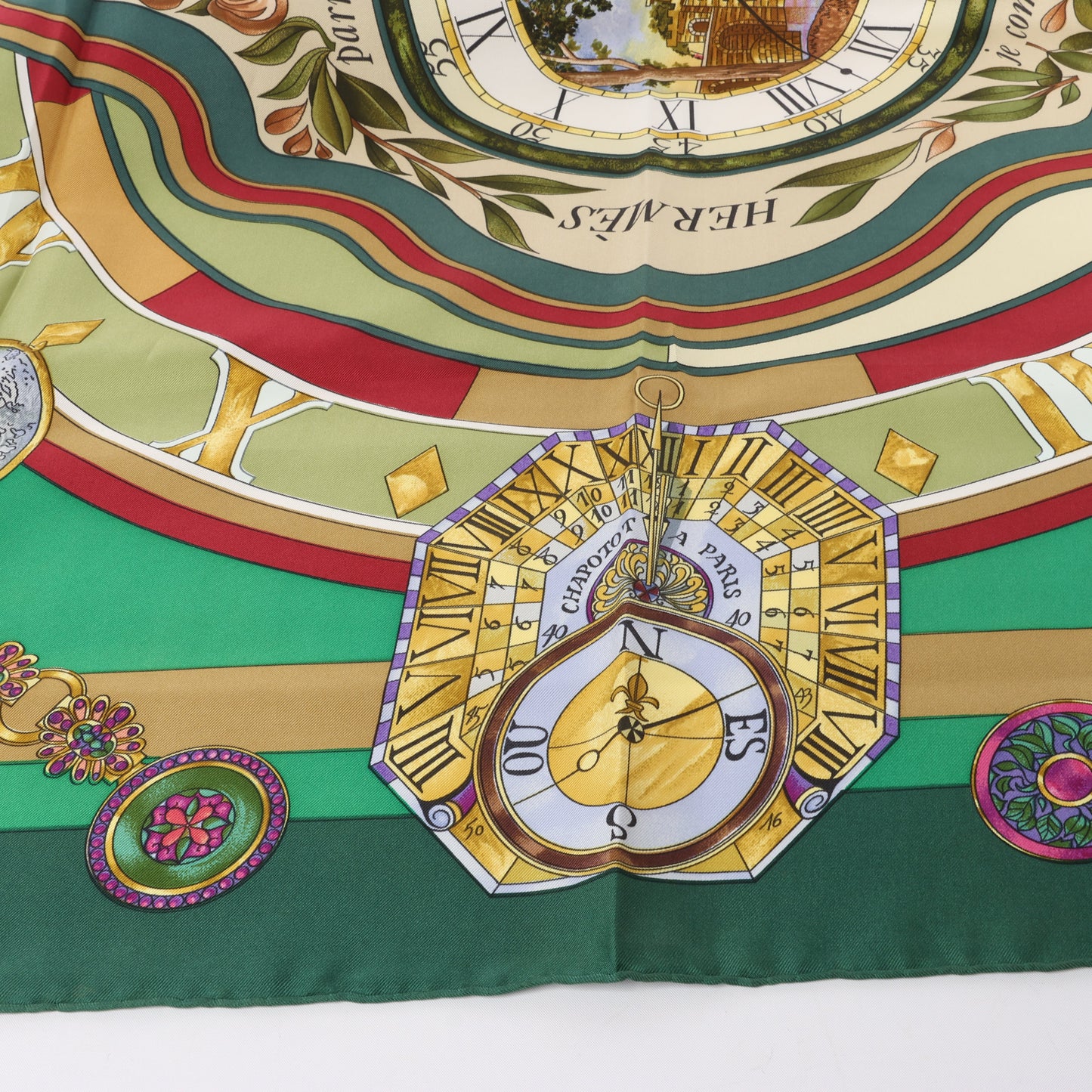 Hermès Carré 90 "La Ronde Des Heures" 100% Soie Foulard en Vert