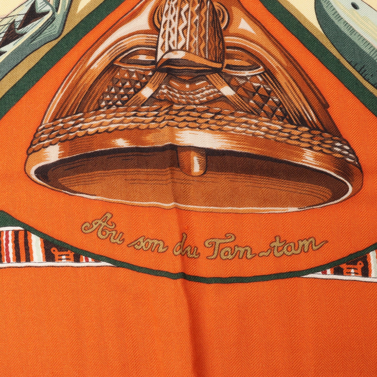 Hermès Carré Geant Schal „Au Son du Tam“ aus Kaschmir und Seide in Orange