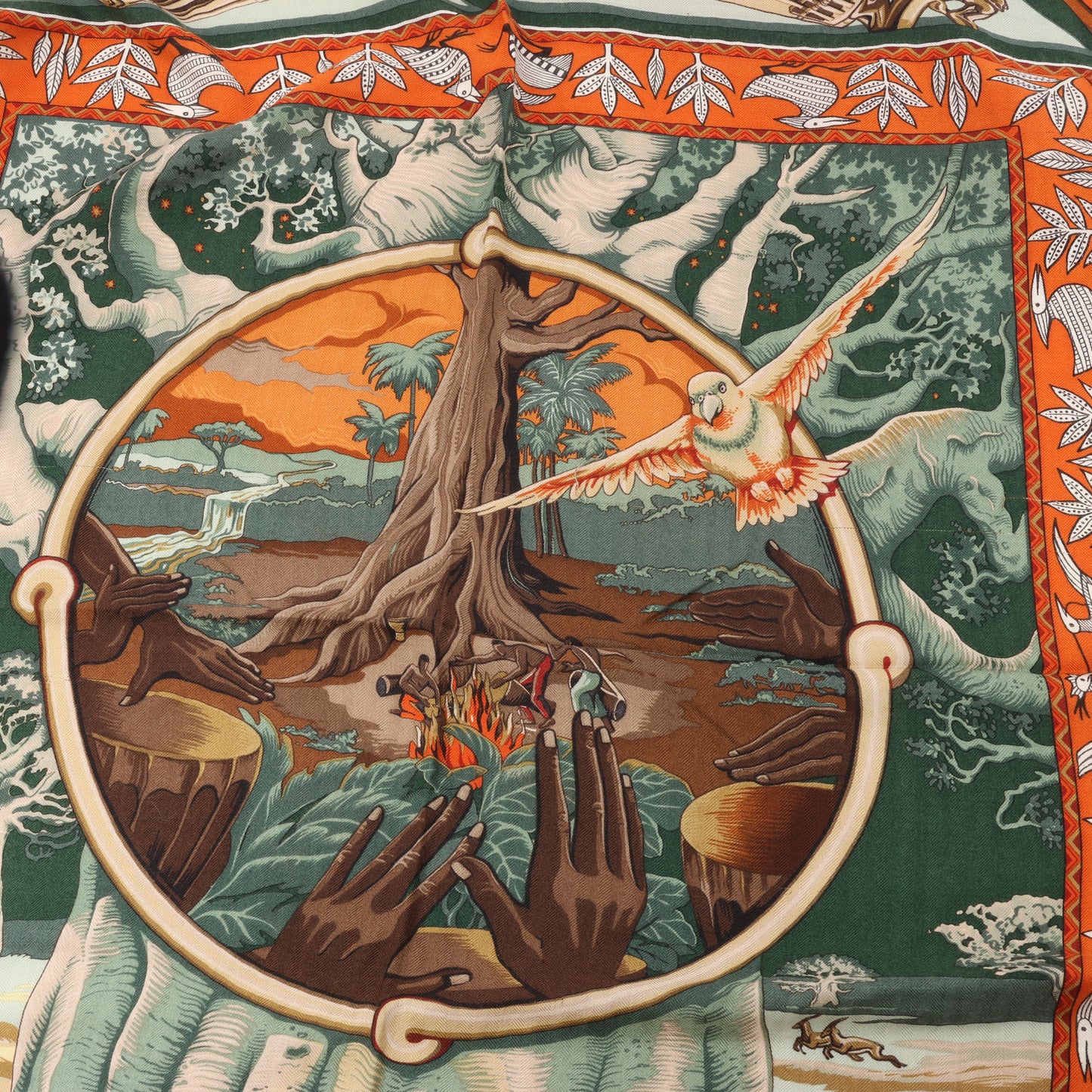 Hermès Carré Geant Schal „Au Son du Tam“ aus Kaschmir und Seide in Orange