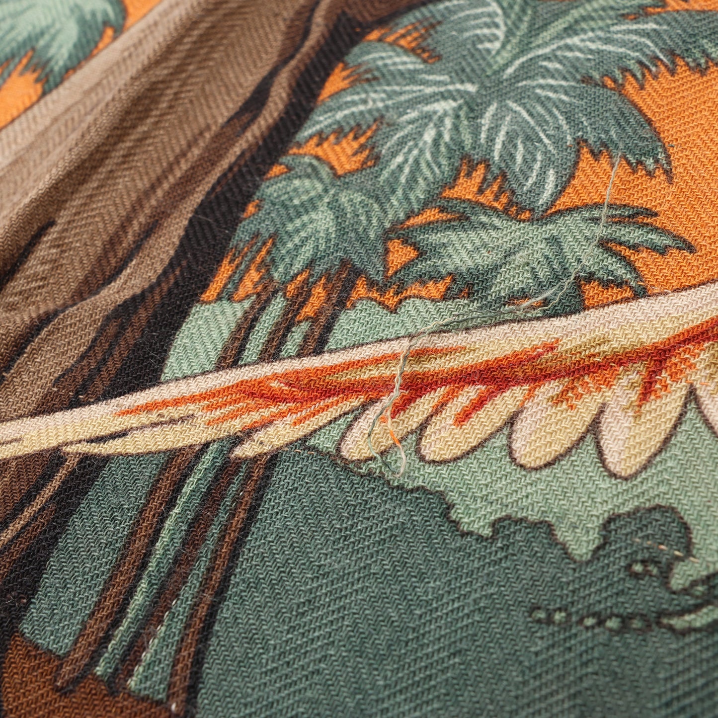 Hermès Carré Geant Schal „Au Son du Tam“ aus Kaschmir und Seide in Orange