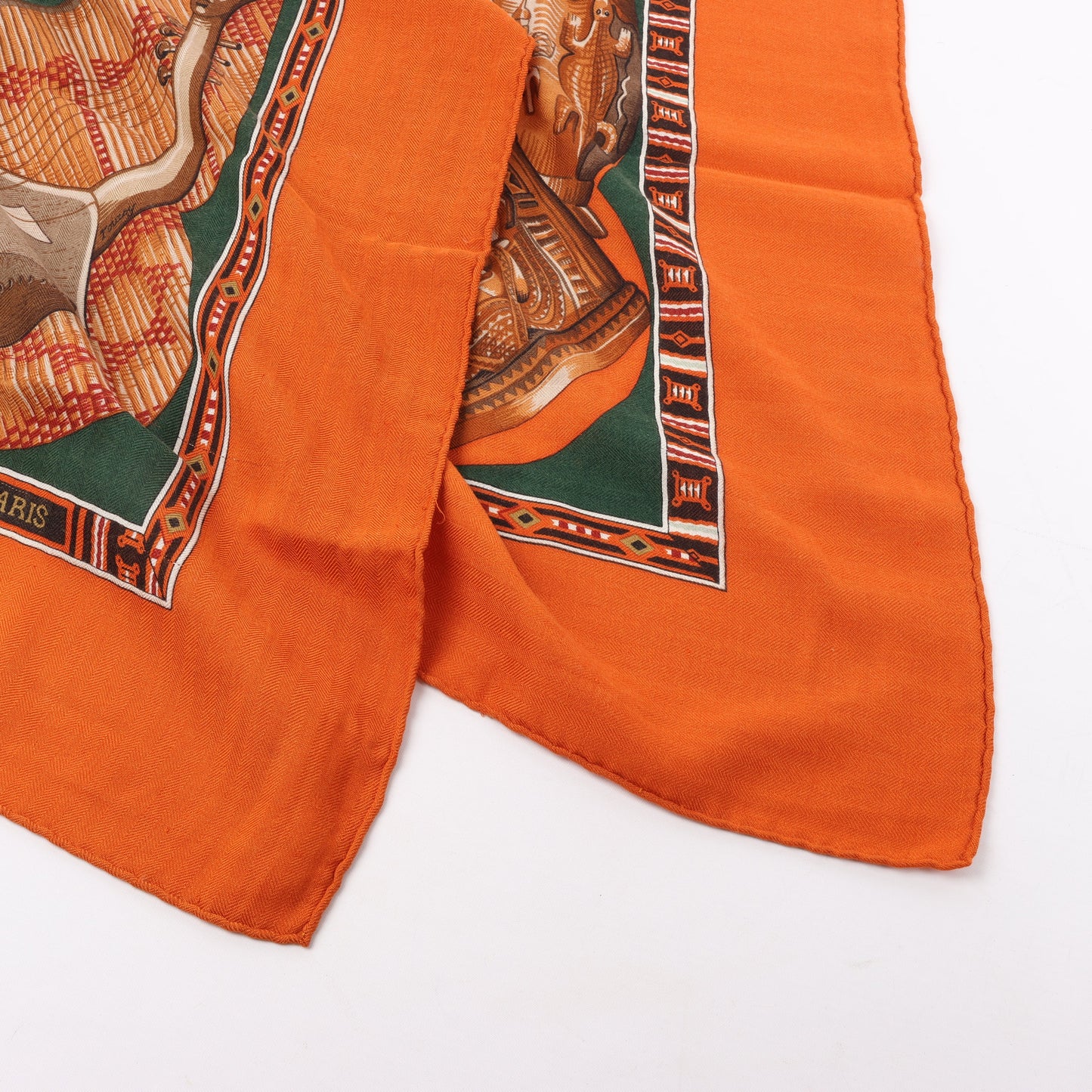 Hermès Carré Geant Schal „Au Son du Tam“ aus Kaschmir und Seide in Orange