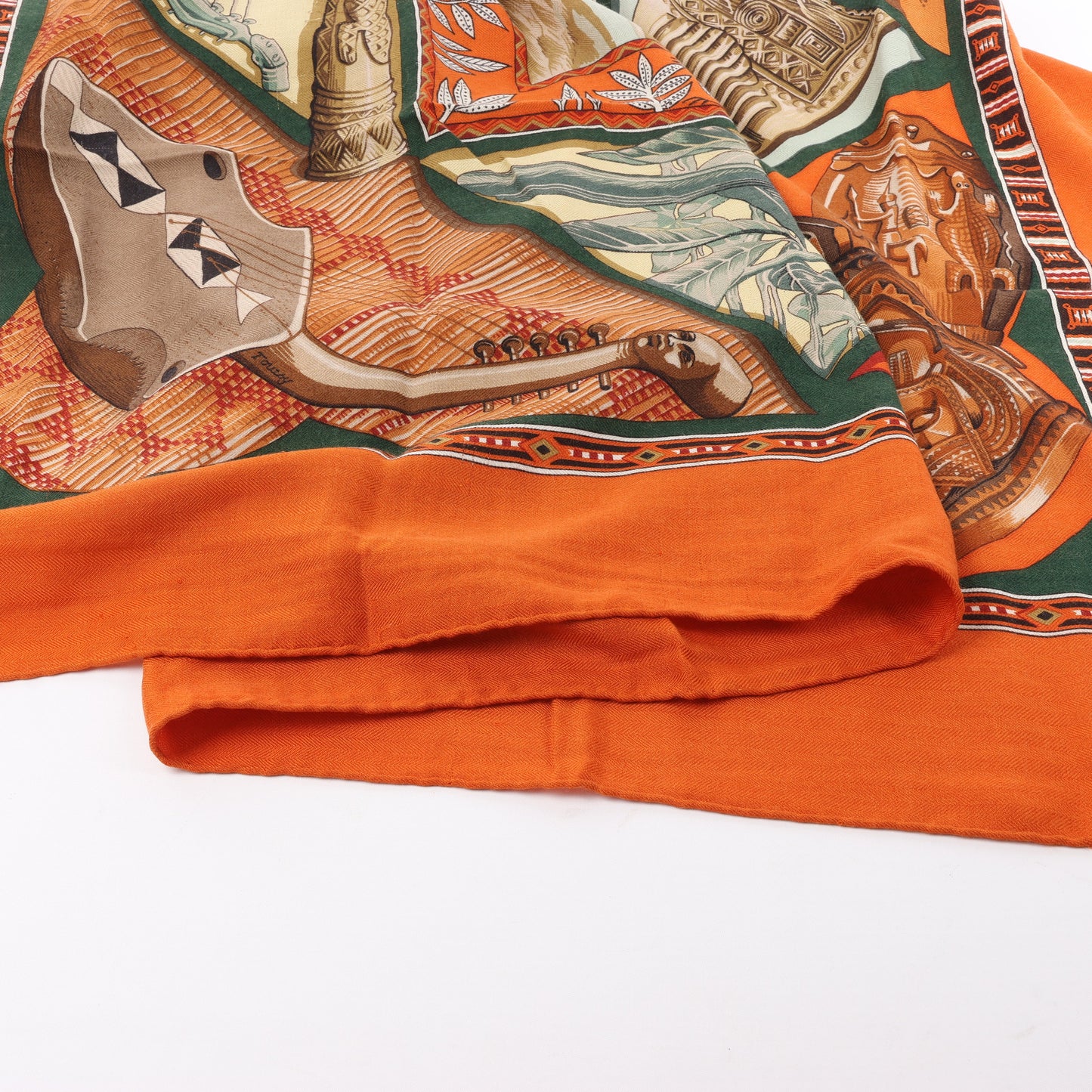 Hermès Carré Geant Schal „Au Son du Tam“ aus Kaschmir und Seide in Orange