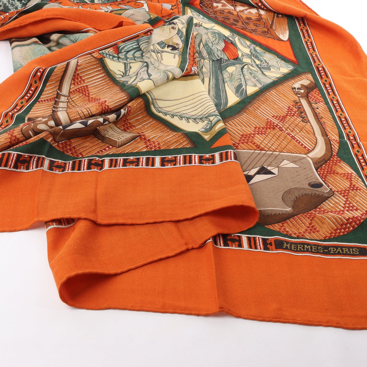 Hermès Carré Geant Schal „Au Son du Tam“ aus Kaschmir und Seide in Orange