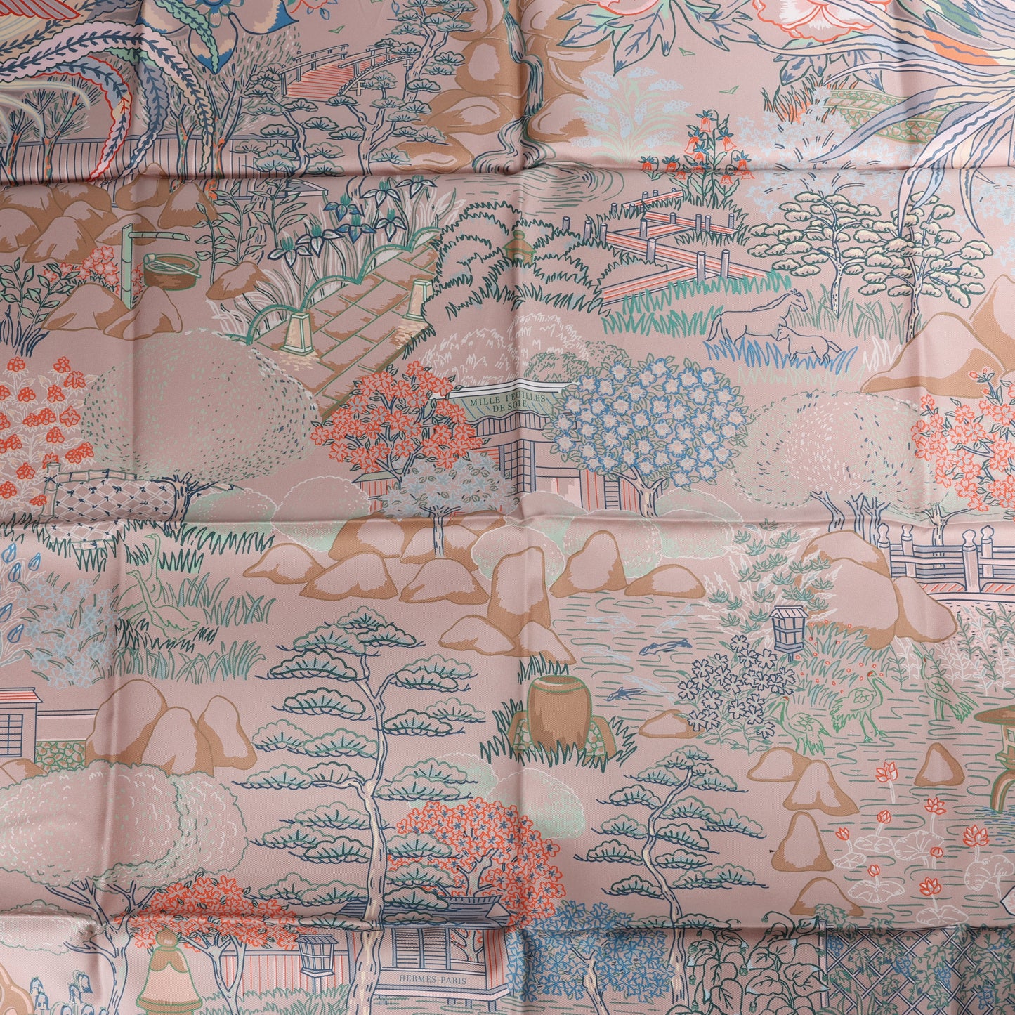Hermès Carré 90 "Mille Feuilles de Soie" Foulard 100% Soie en Gris