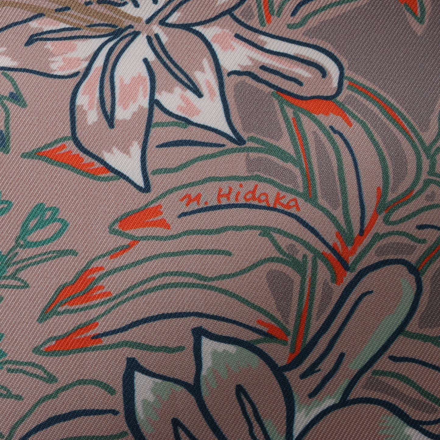 Hermès Carré 90 "Mille Feuilles de Soie" Foulard 100% Soie en Gris