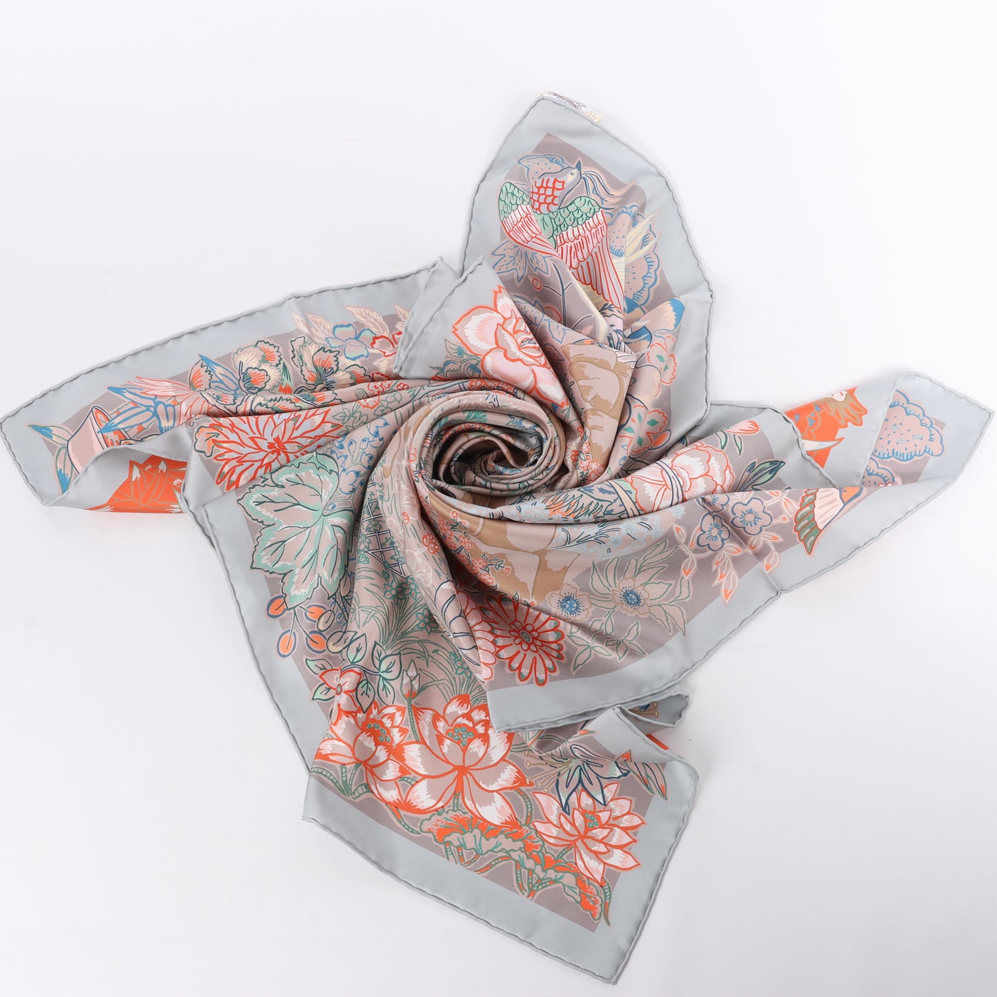 Hermès Carré 90 "Mille Feuilles de Soie" Foulard 100% Soie en Gris