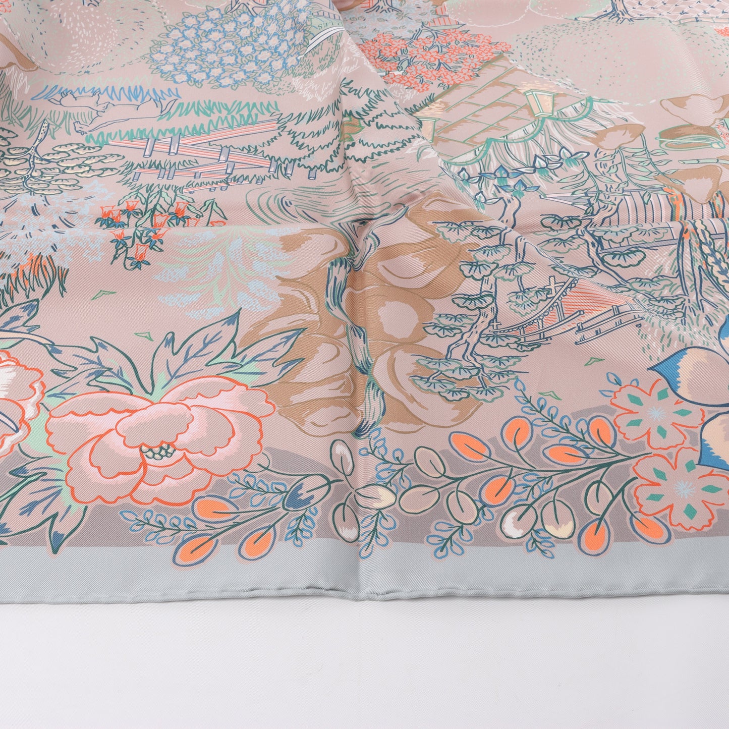 Hermès Carré 90 "Mille Feuilles de Soie" Foulard 100% Soie en Gris