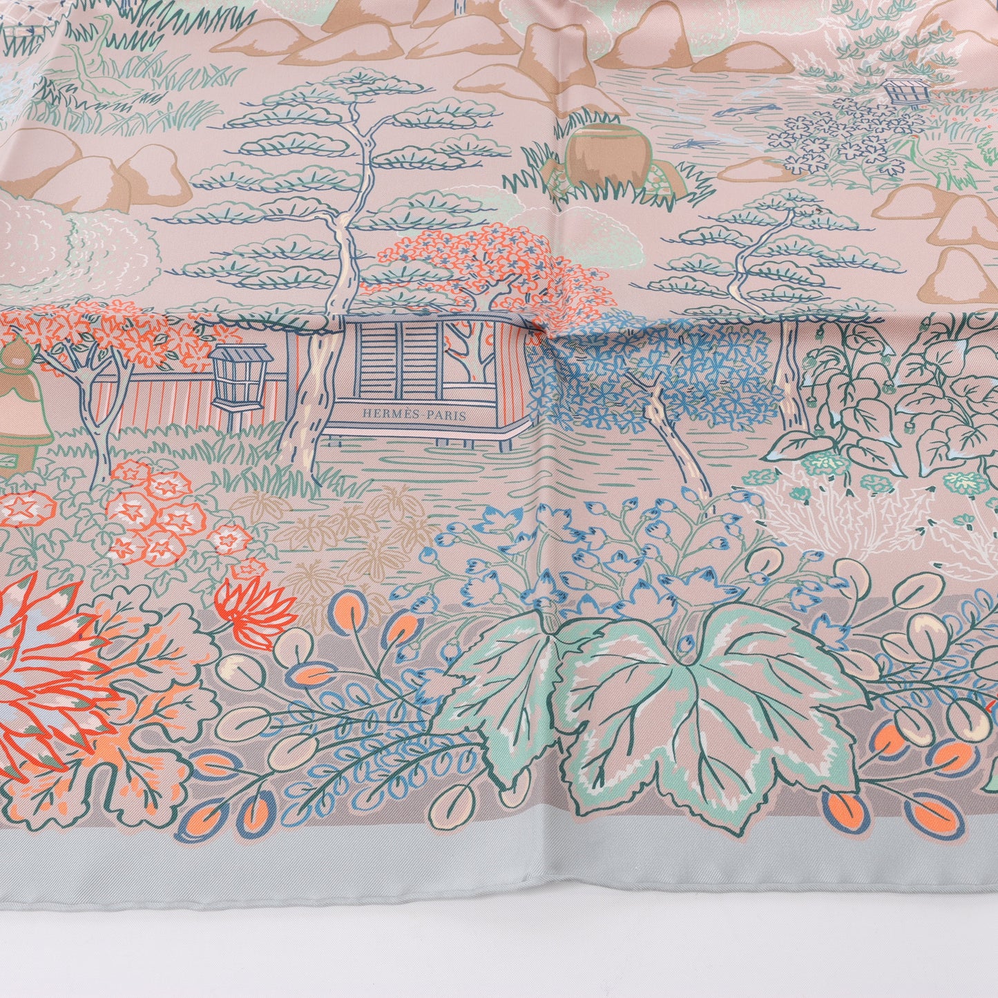Hermès Carré 90 "Mille Feuilles de Soie" Foulard 100% Soie en Gris