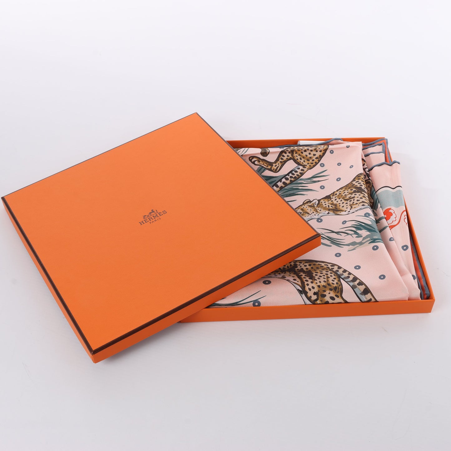 Hermès Double Face 90 „Cheetah Bandana“ 100 % Seidentuch in Pink x Orange