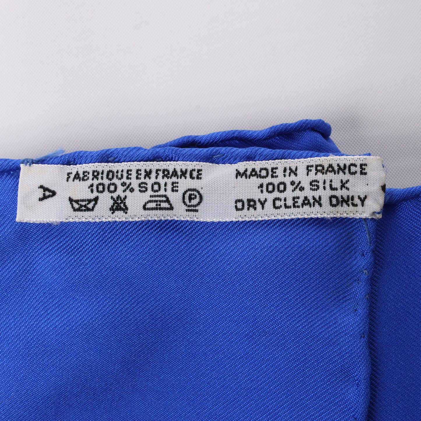 Hermès Carré 90 "LES TAMBOURS" Silk handkerchief in Blue