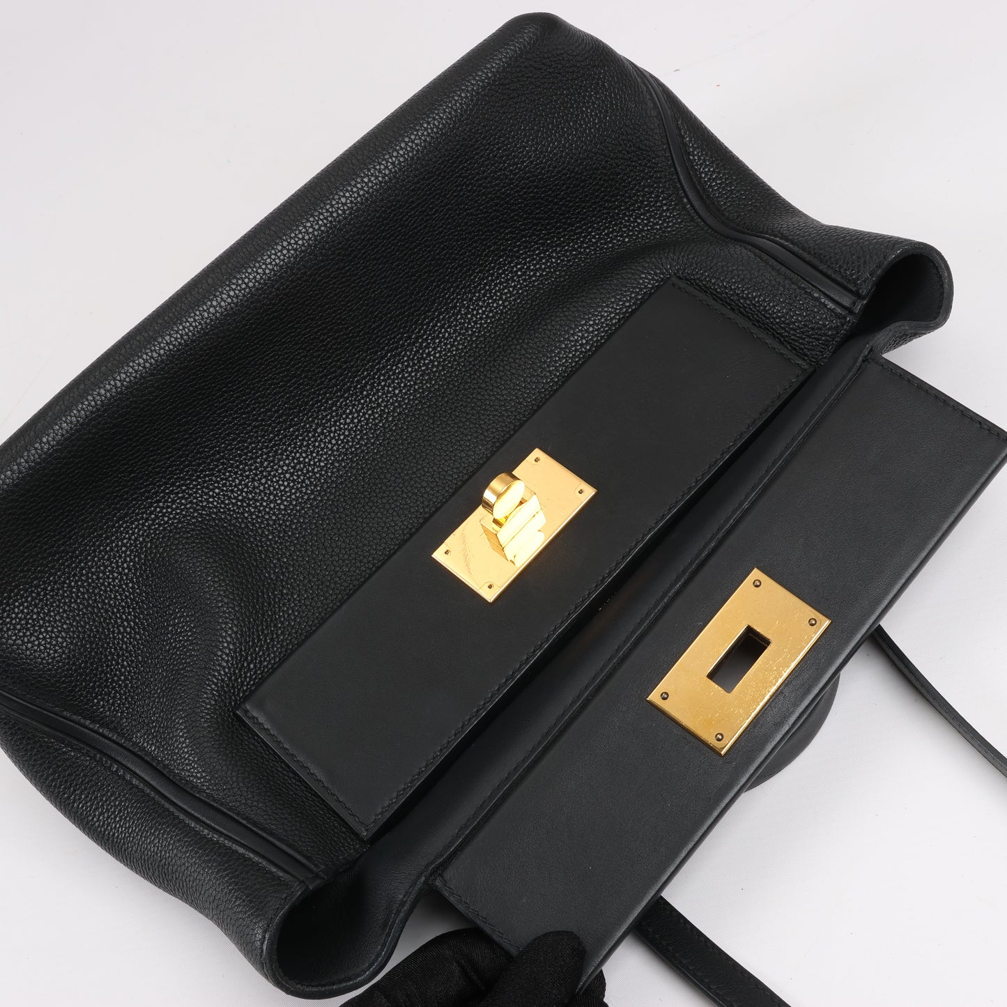 HERMES 24/24 29 Togo Lederhandtasche in Schwarz und Gold Metallbeschläge T: 2019