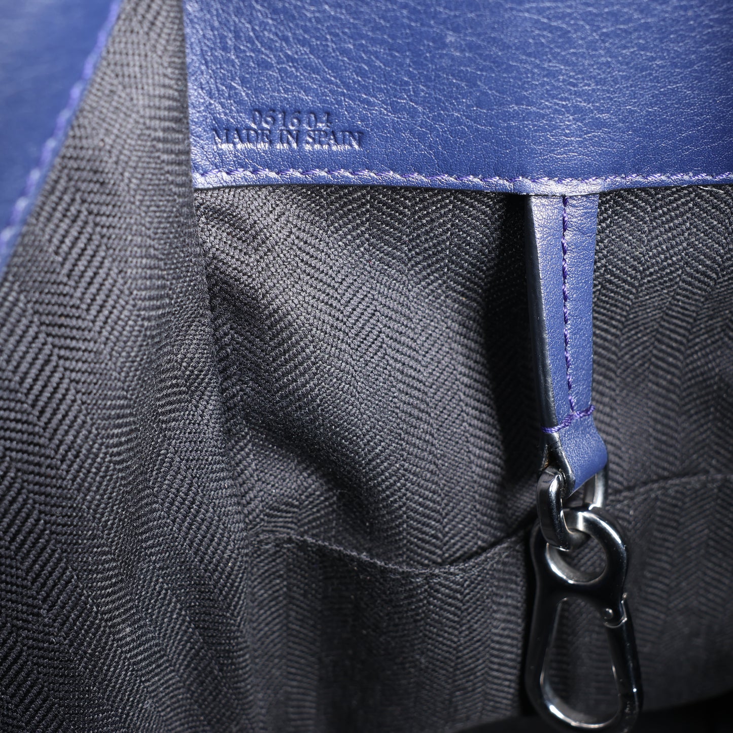 Petit sac à main bidirectionnel en cuir LOEWE Hammock, bleu marine