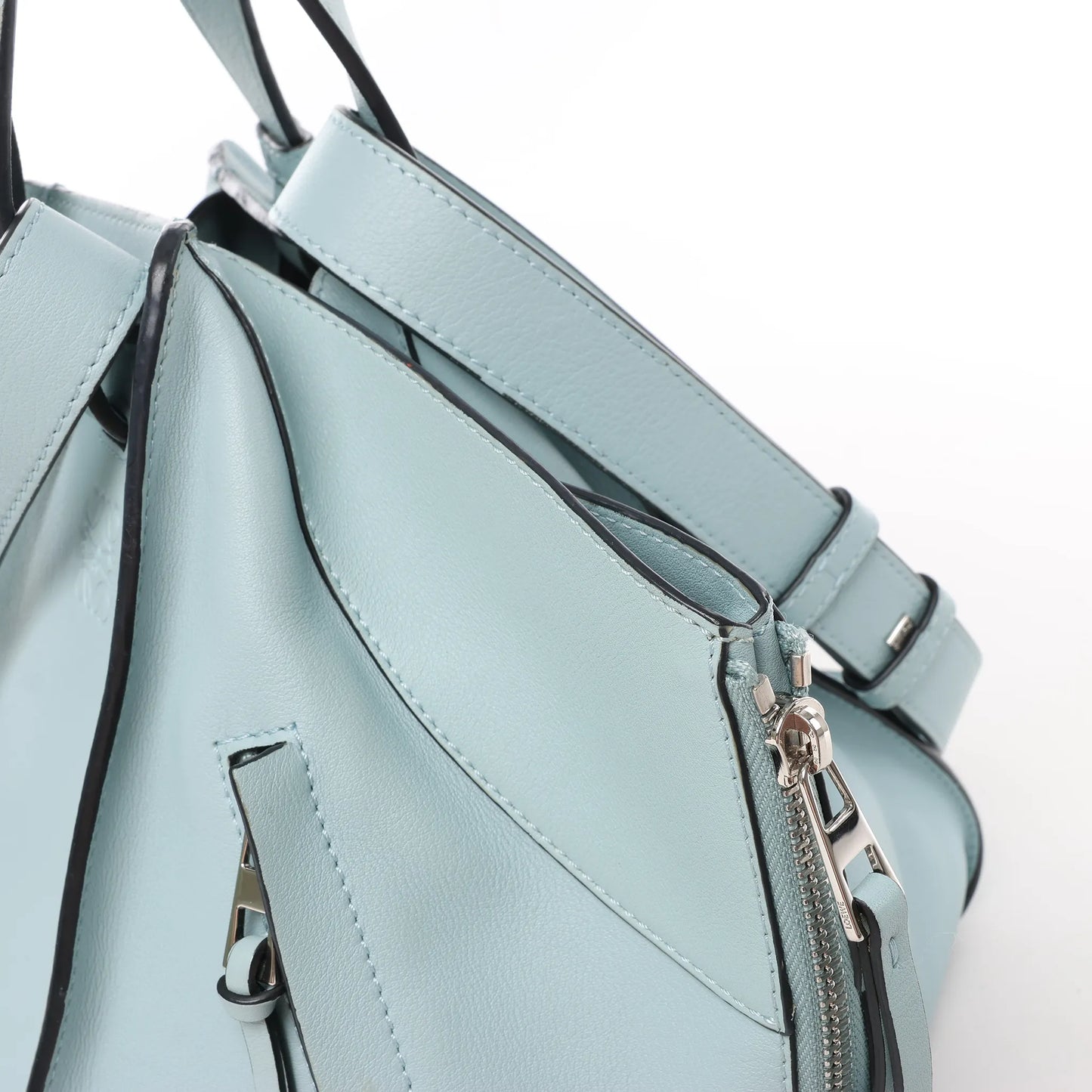 Petit sac à main bidirectionnel en cuir LOEWE Hammock, bleu clair