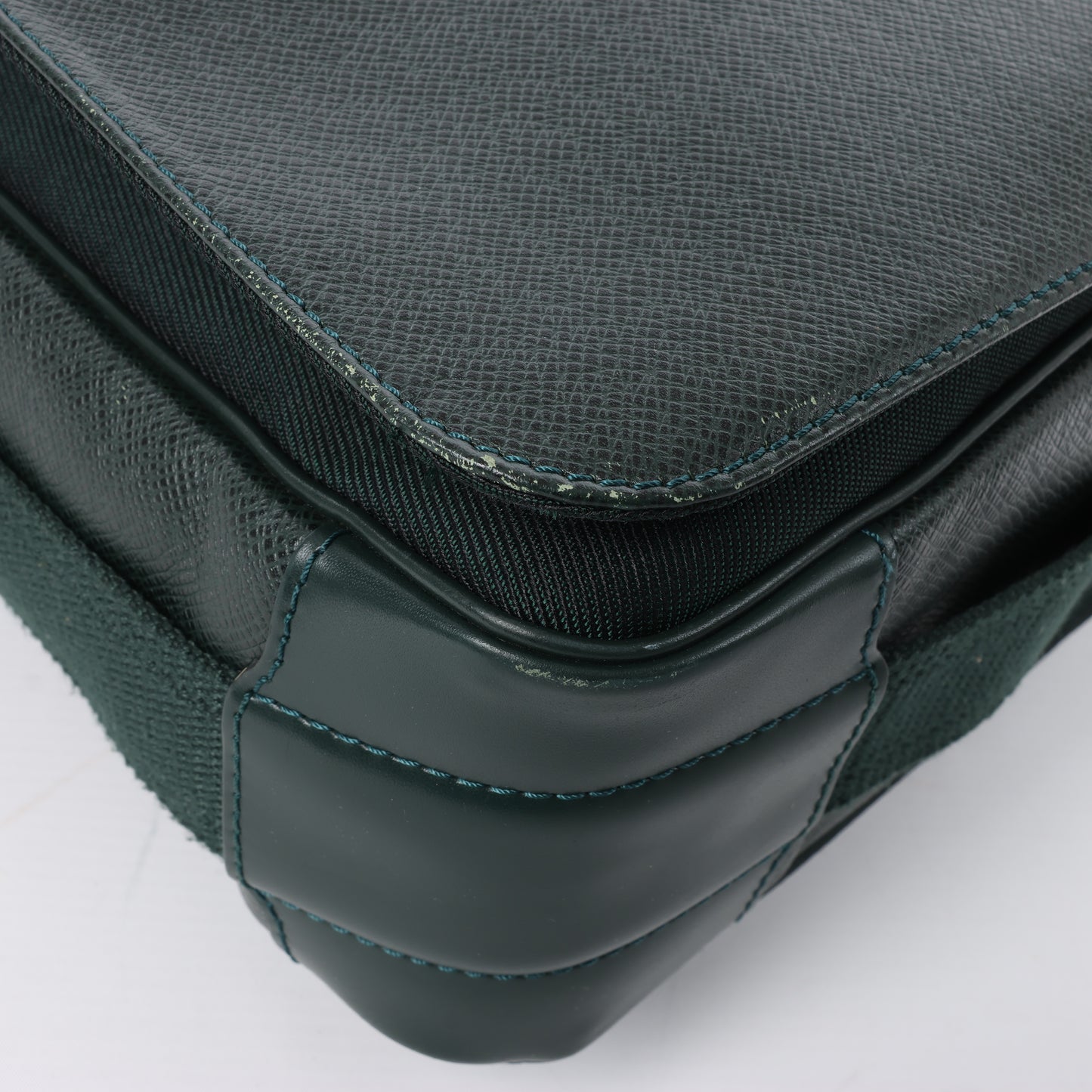 Louis Vuitton Taiga Viktor Shoulder Bag in Green M30144
