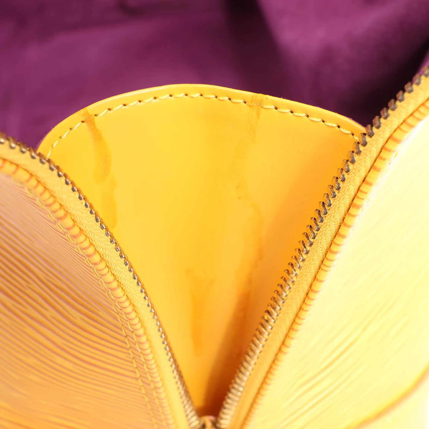 Sac à main Louis Vuitton Alma PM en cuir épi jaune M40619