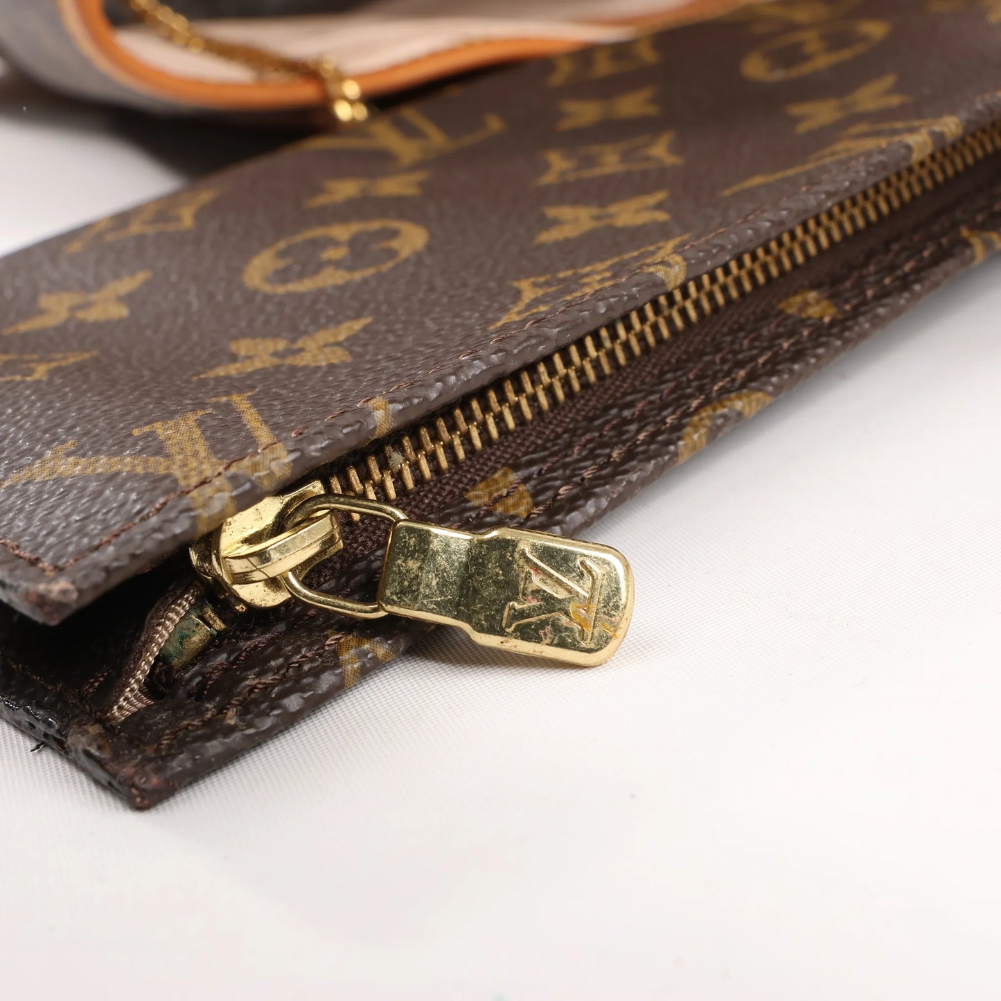 Louis Vuitton Monogram Canvas Bucket GM Shoulder Bag M42236