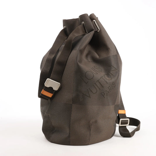 Louis Vuitton Matero PM Damier Geant Umhängetasche in Grau