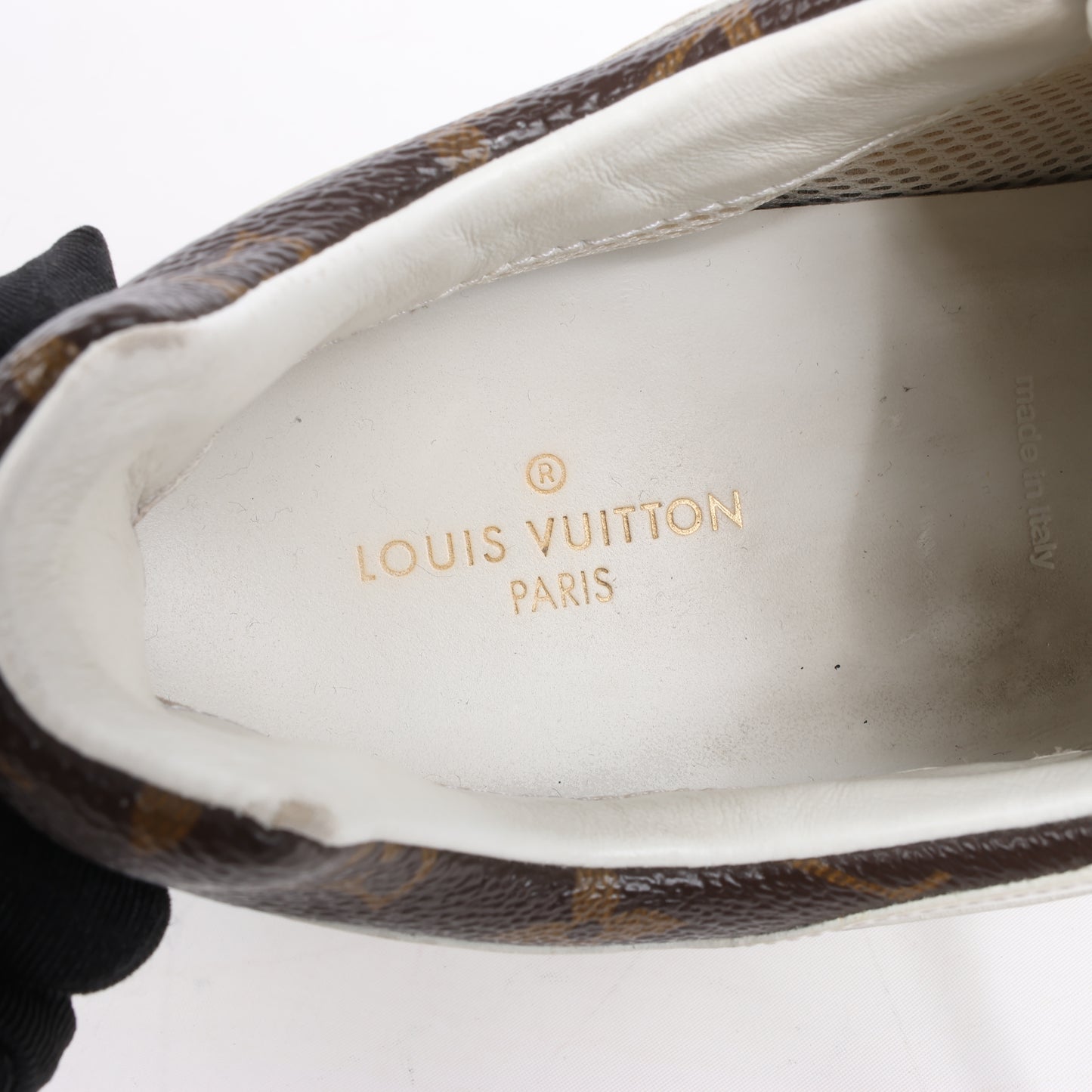Baskets Louis Vuitton Run Away en toile monogram et mesh, blanc/marron, pointure 38,5 EU