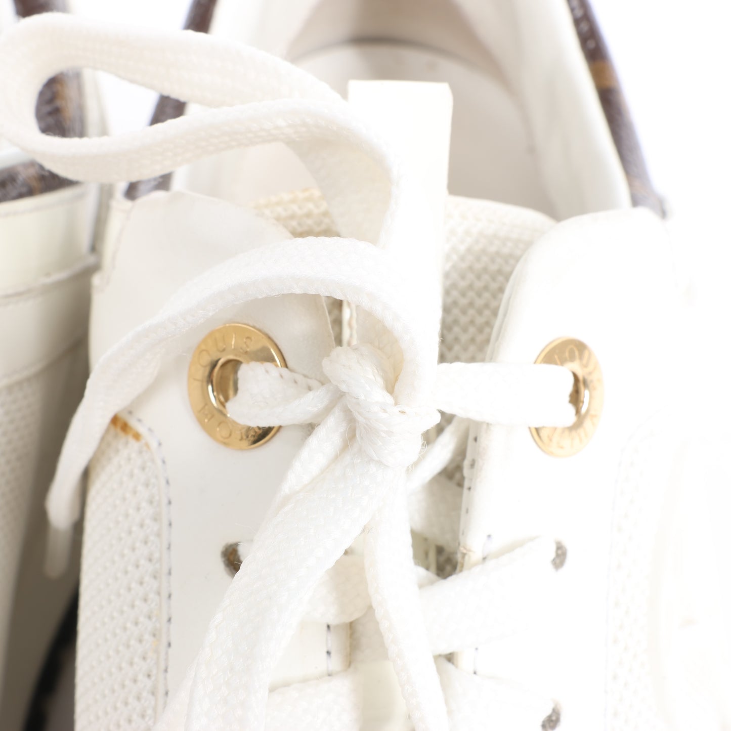 Baskets Louis Vuitton Run Away en toile monogram et mesh, blanc/marron, pointure 38,5 EU