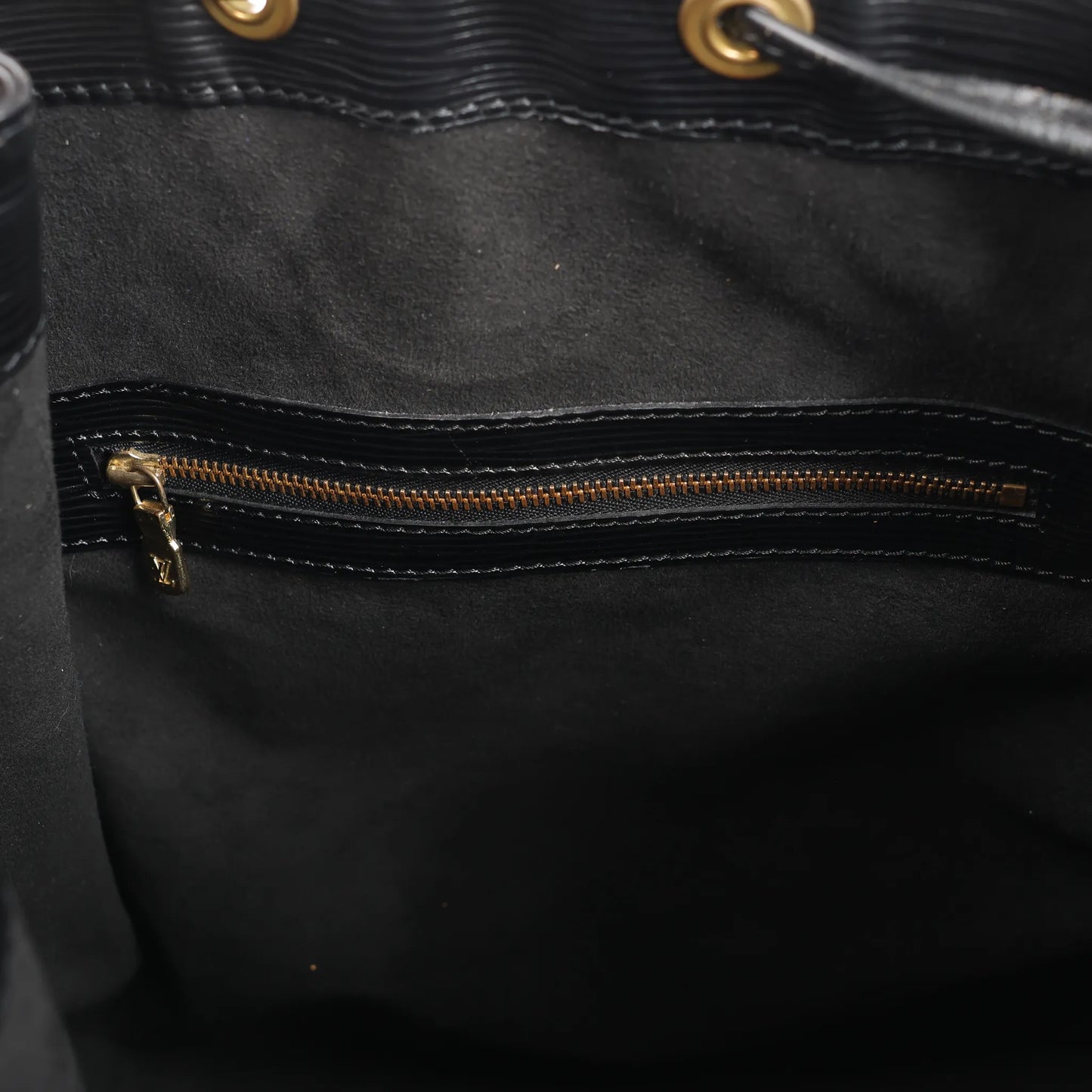 Louis Vuitton Noe Epi Leather Shoulder Bag in Black M59002