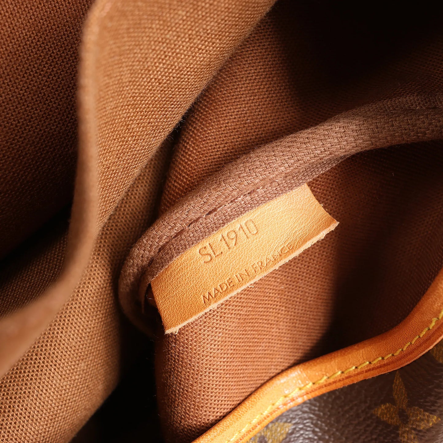 Louis Vuitton Monogram Canvas Saumur 43 Crossbody Bag M42252