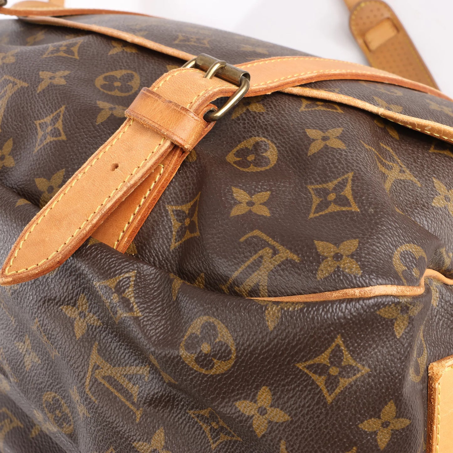 Louis Vuitton Monogram Canvas Saumur 43 Crossbody Bag M42252