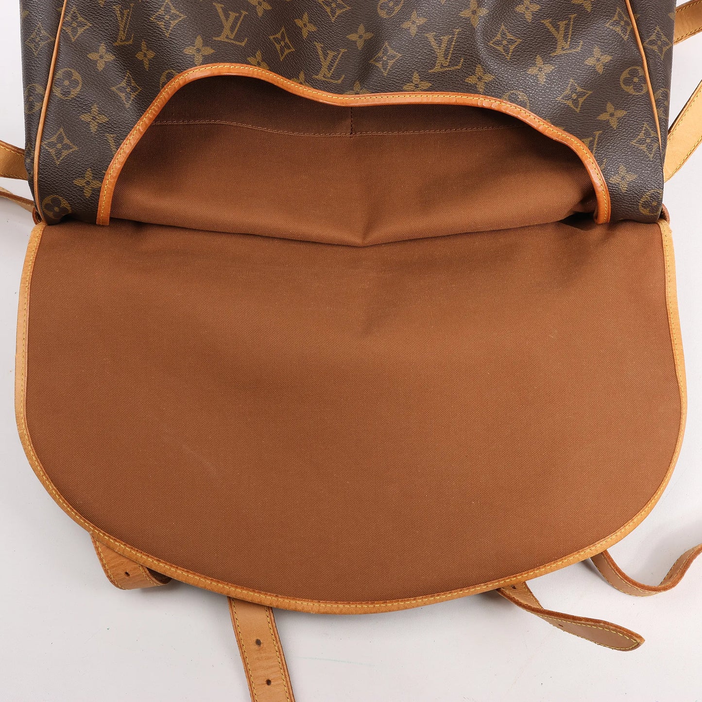 Louis Vuitton Monogram Canvas Saumur 43 Crossbody Bag M42252