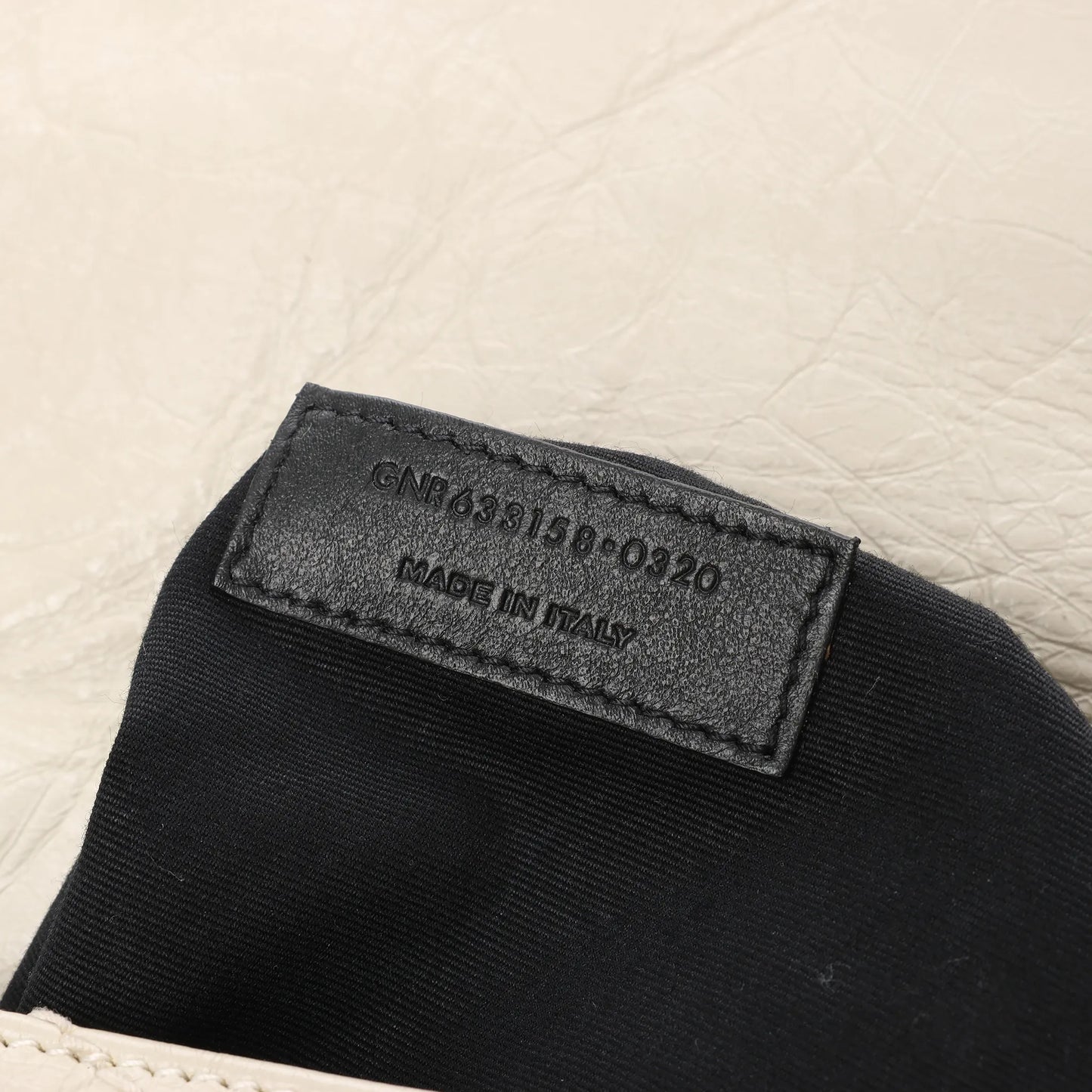 Sac bandoulière chaîne Niki moyen en cuir Saint Laurent Paris Écru 633158