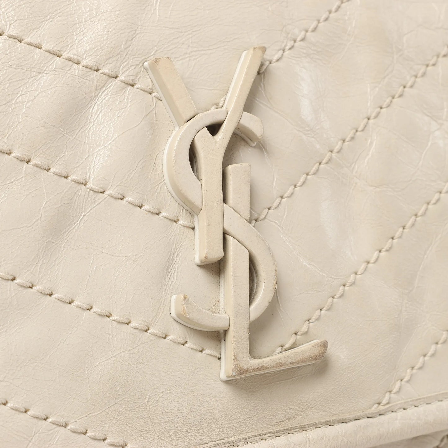 Sac bandoulière chaîne Niki moyen en cuir Saint Laurent Paris Écru 633158