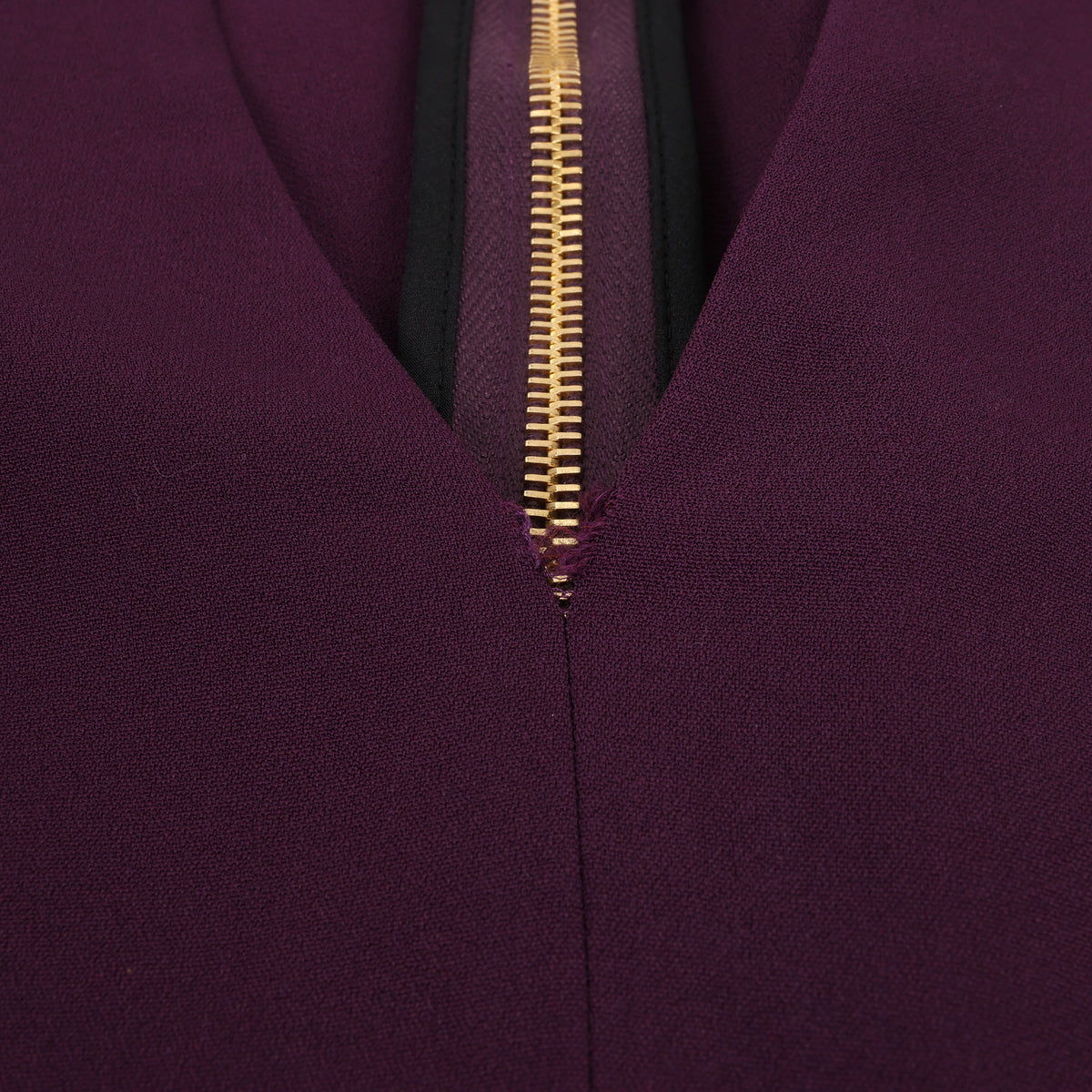 Roland Mouret Deep V-Neck Fitted Midi Dress in Plum – EU 34