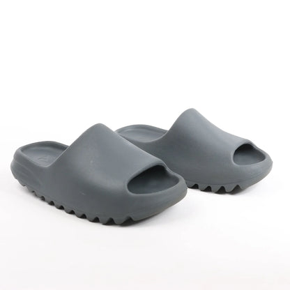 Adidas Yeezy „Slate Marine“ Sandalen in Grau, Größe 40 EU