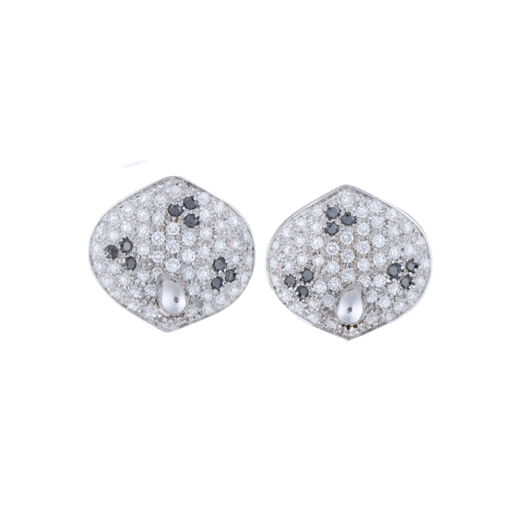 Non Signe / Unsigned Black diamond Earrings K18WG 10.6g, 2.45 ct