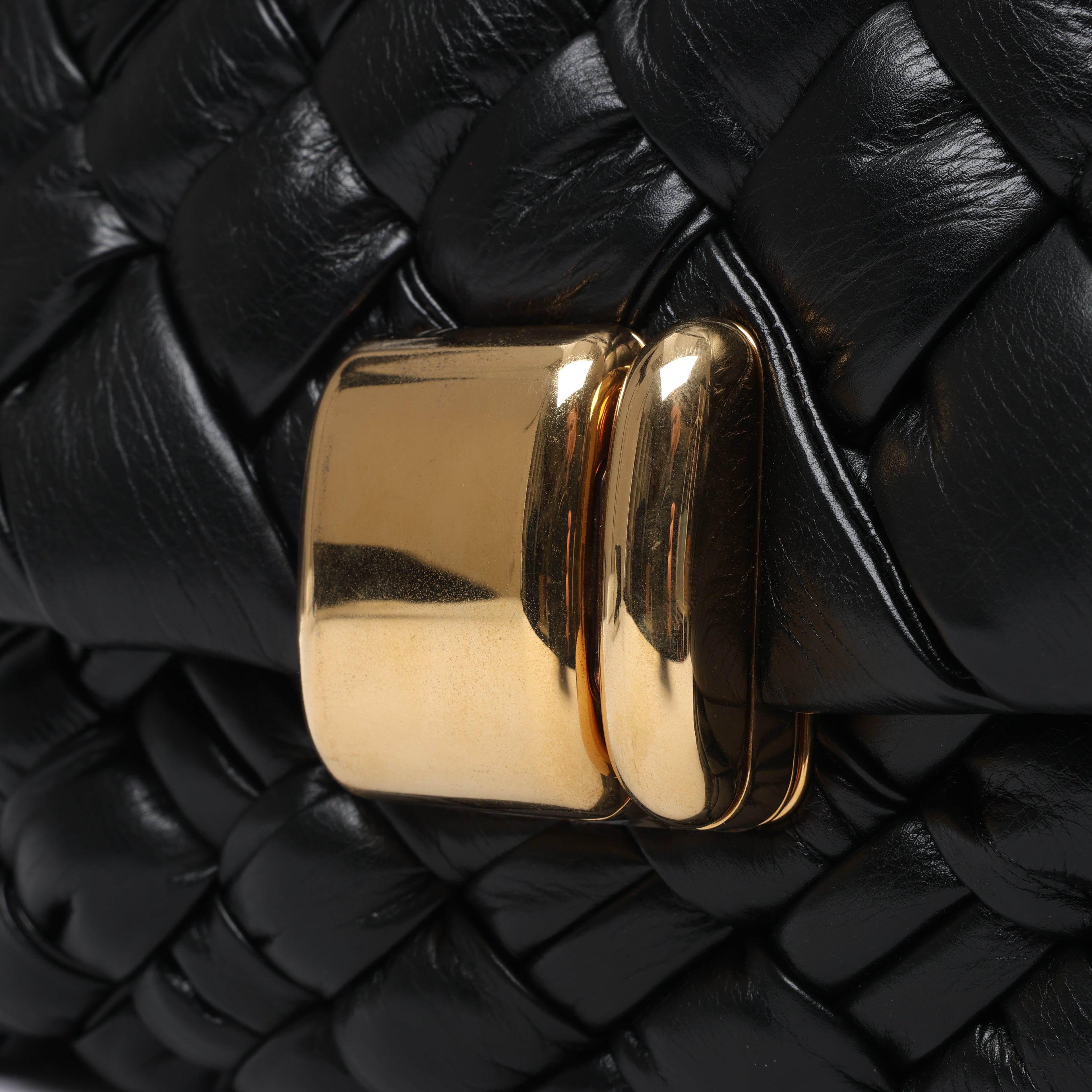Bolso de hombro Desiree de piel tejida en negro de Bottega Veneta