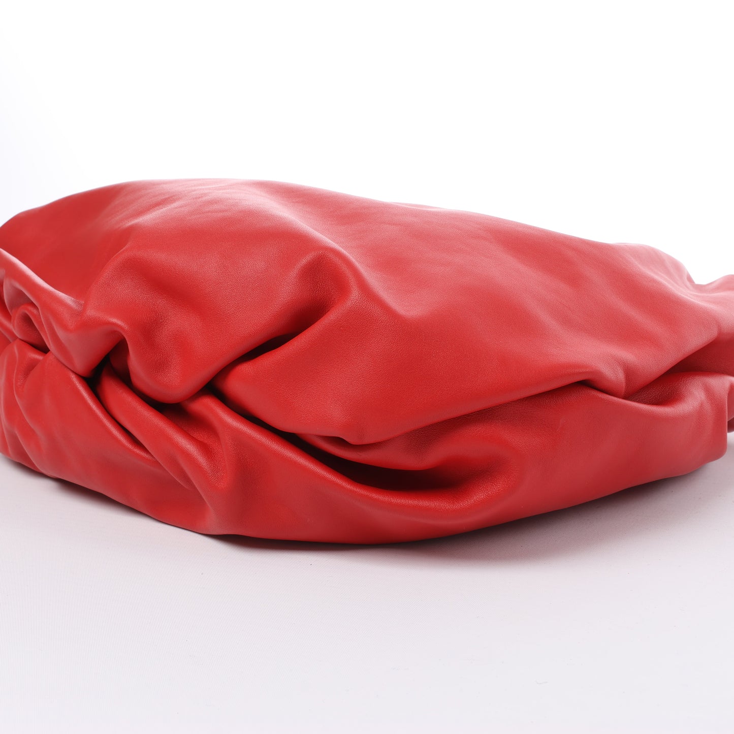 Sac à bandoulière Bottega Veneta Bulb en cuir lisse rouge