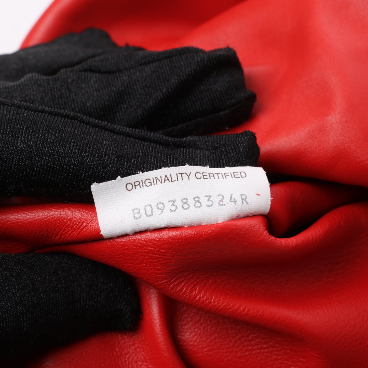 Bottega Veneta Bulb – Schultertasche aus glattem Leder in Rot