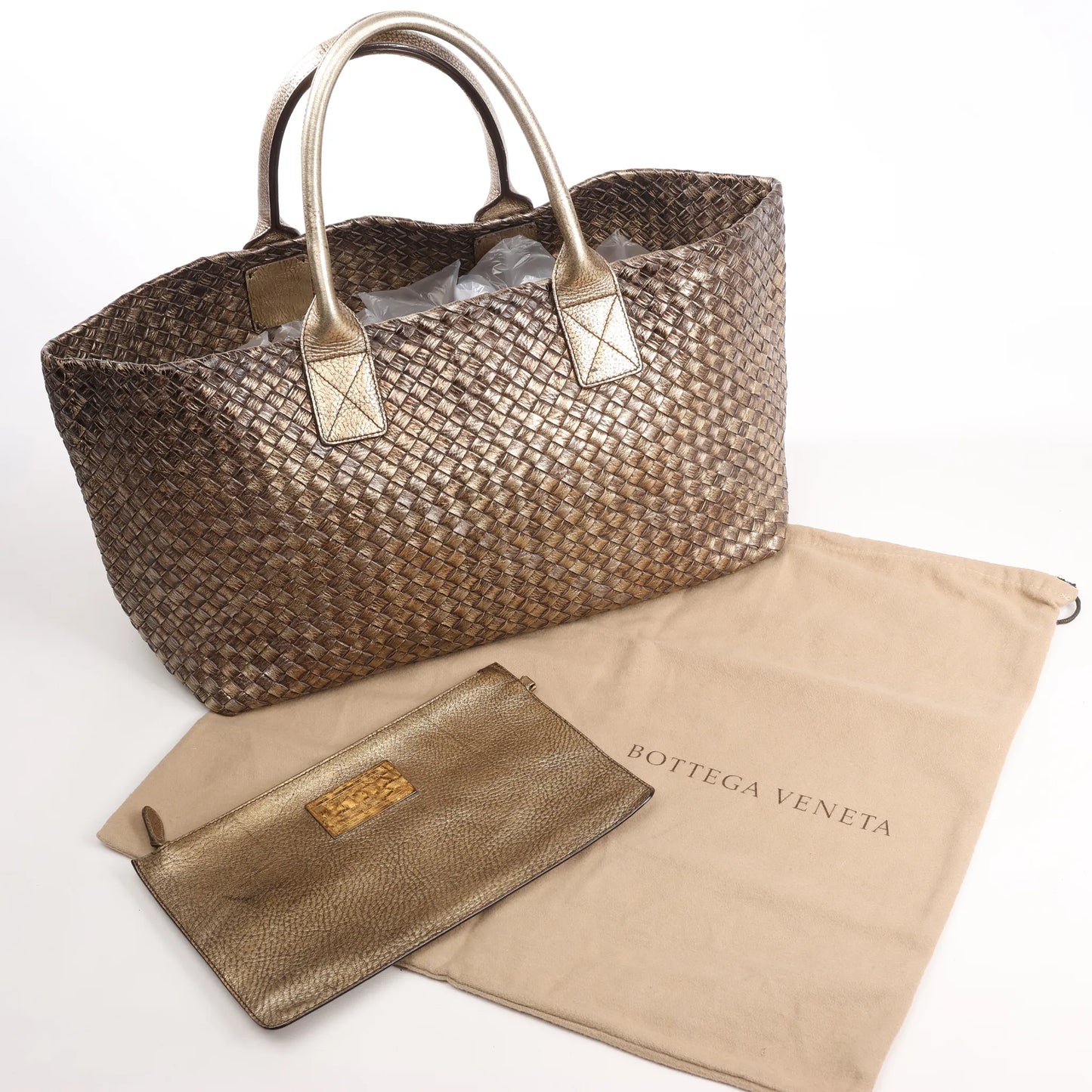 Bottega Veneta Cabas MM Intrecciato Leather Shoulder Bag in Gold