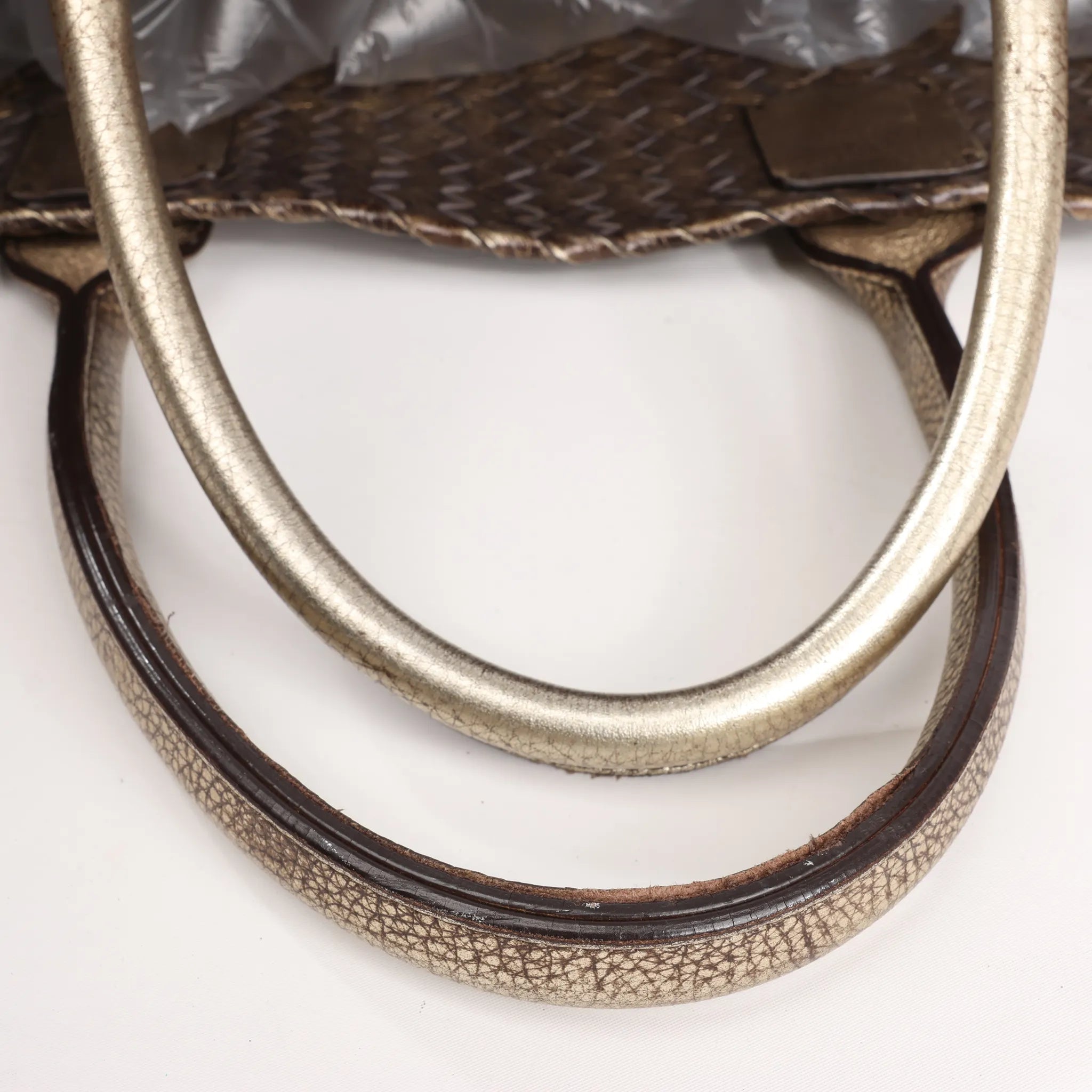 Bottega Veneta Cabas MM Intrecciato Leather Shoulder Bag in Gold
