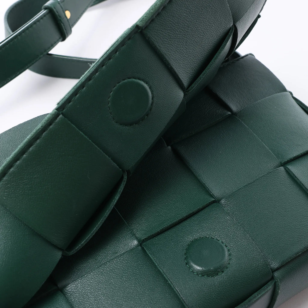 Bottega Veneta Cassette Maxi Intrecciato Leather Crossbody Bag in Green