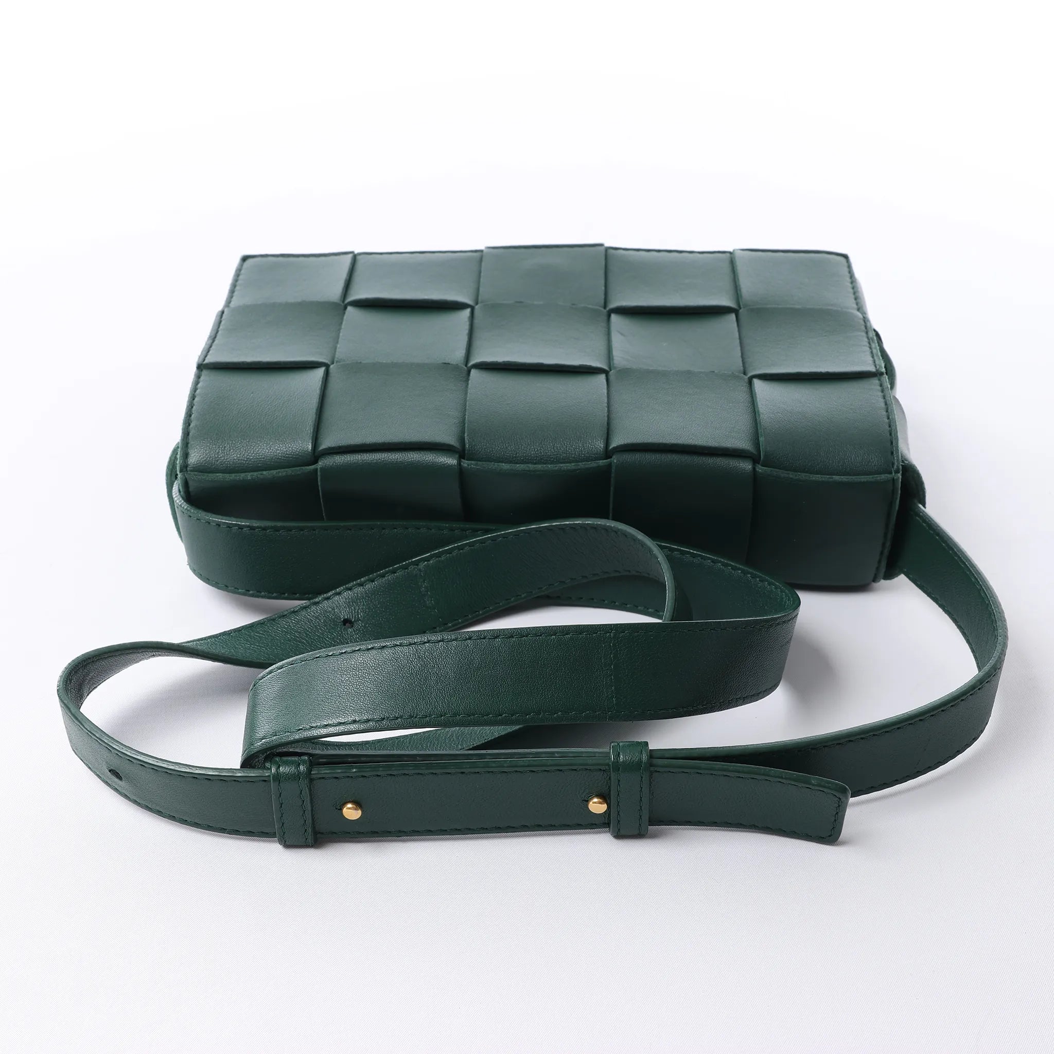 Bottega Veneta Cassette Maxi Intrecciato Leather Crossbody Bag in Green