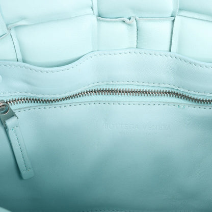 Bottega Veneta gepolsterte Kassetten-Maxi-Schultertasche aus Intrecciato-Leder in Blau