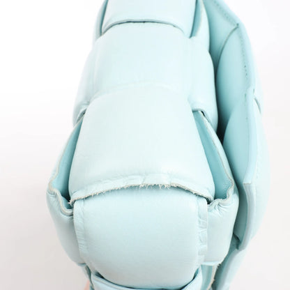 Bottega Veneta gepolsterte Kassetten-Maxi-Schultertasche aus Intrecciato-Leder in Blau