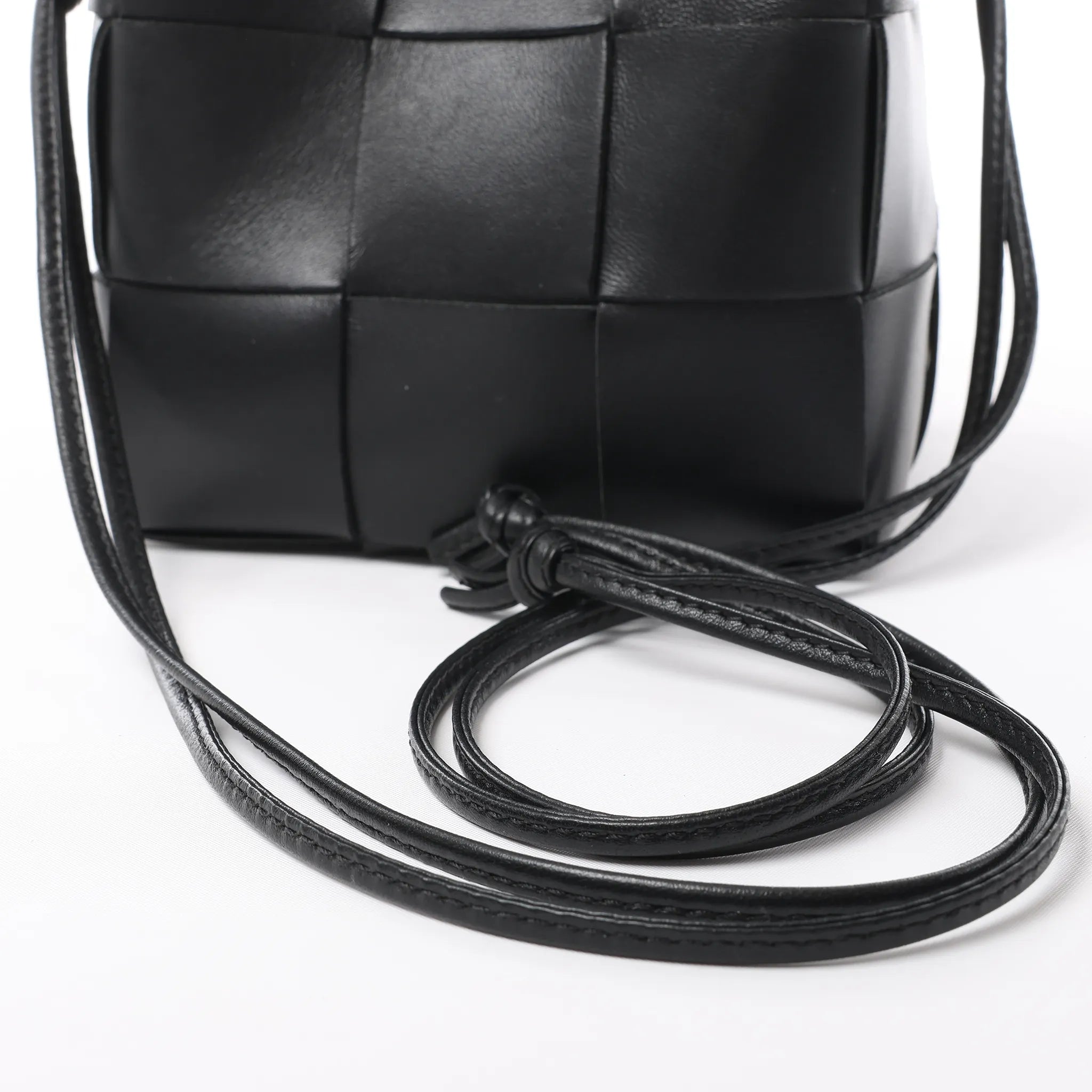 Bottega Veneta Cassette Mini Bucket Maxi Intrecciato Leather Handbag in Black